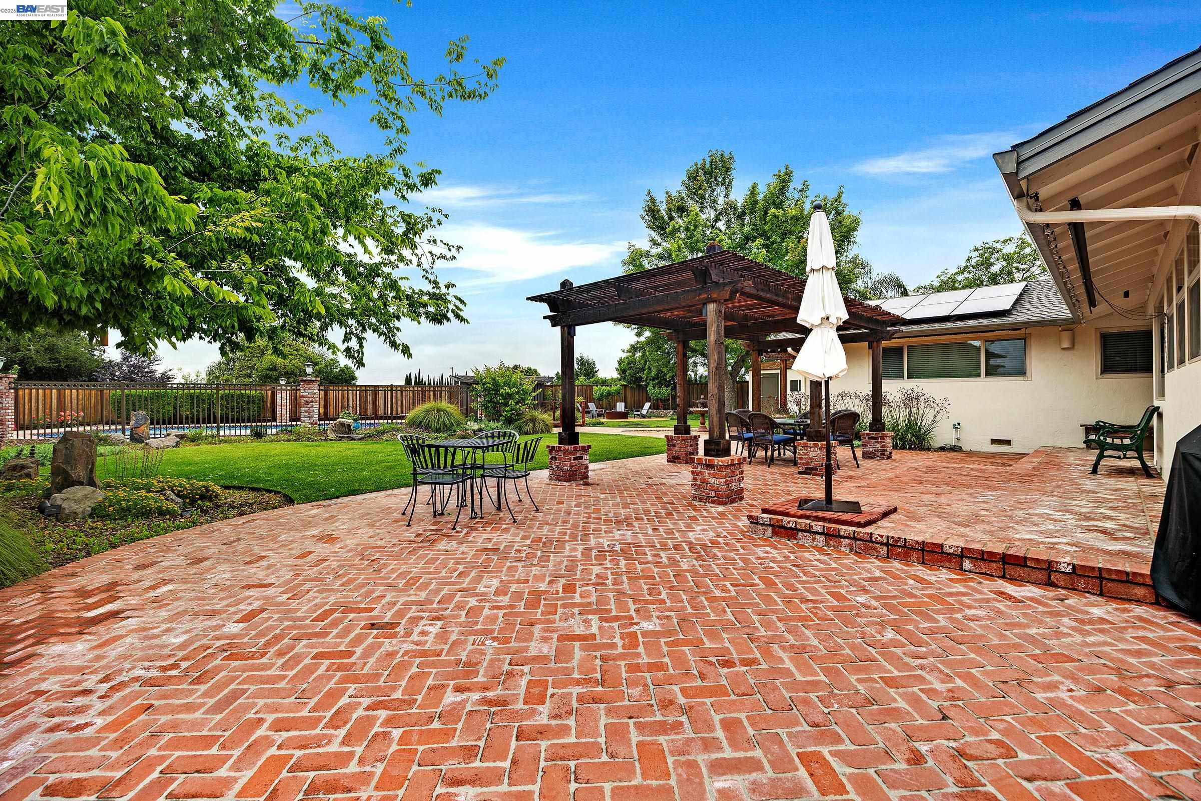 1152 Farmington Way