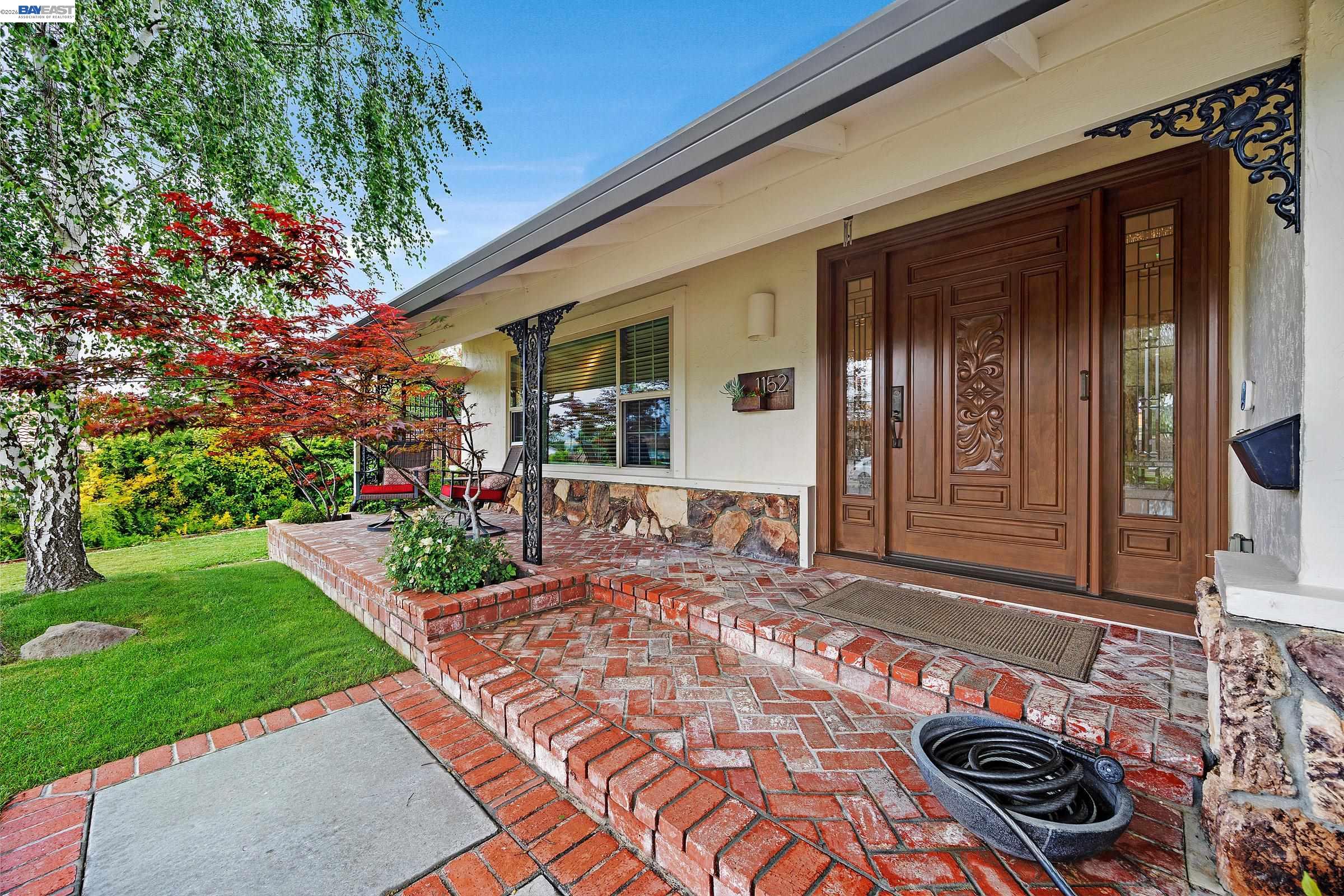 1152 Farmington Way