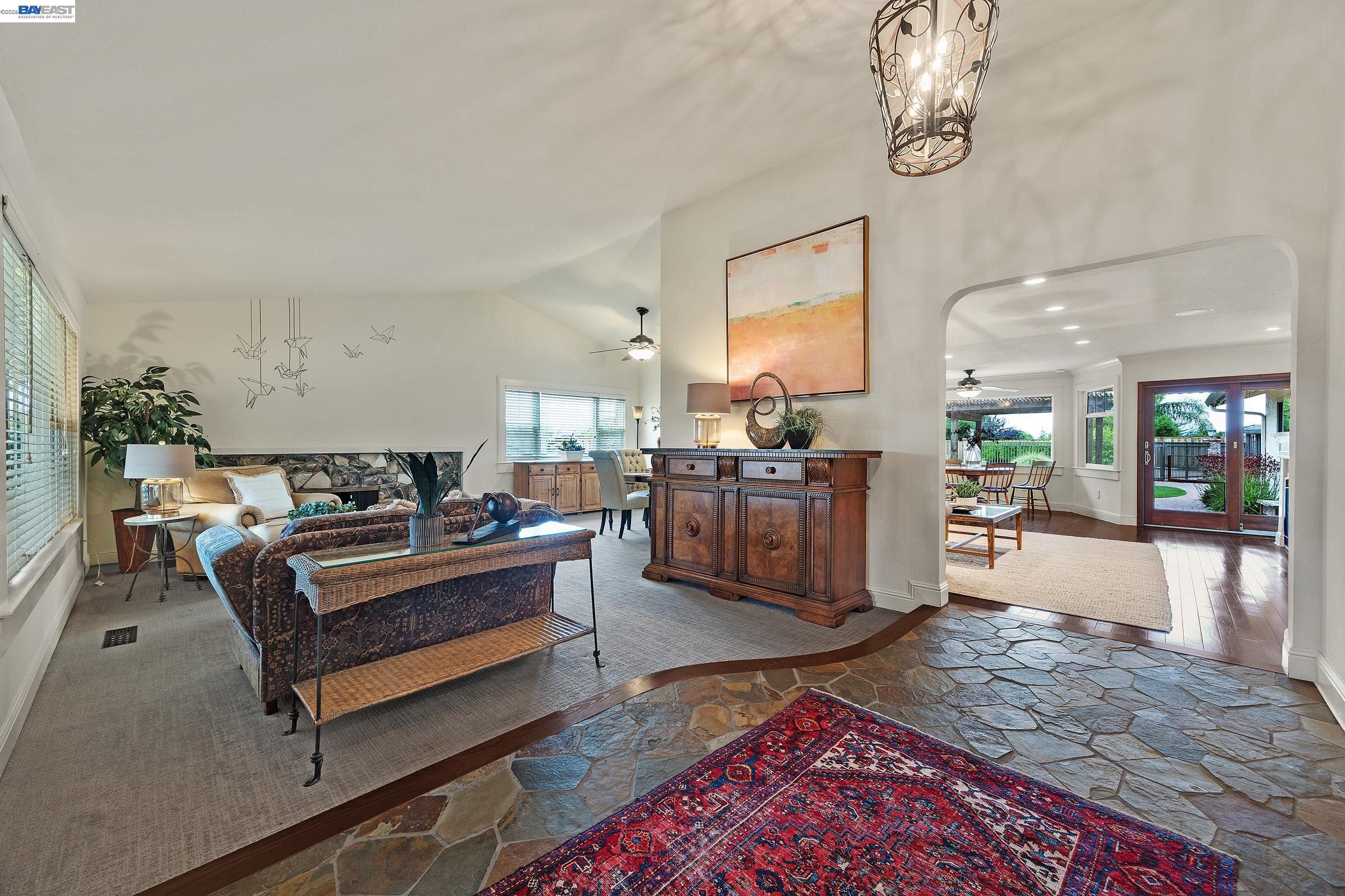 1152 Farmington Way