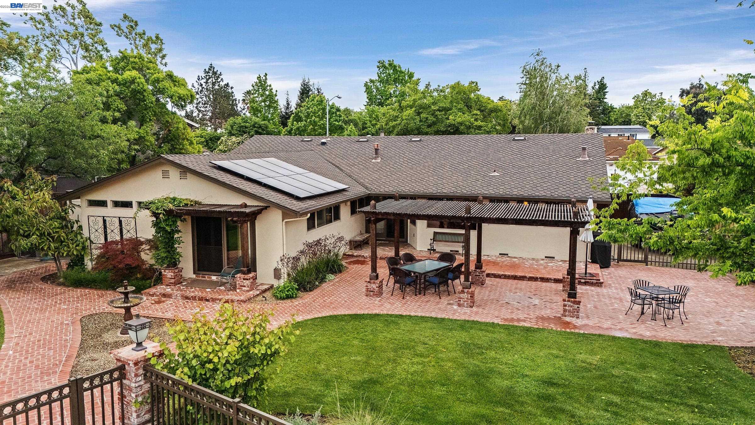 1152 Farmington Way