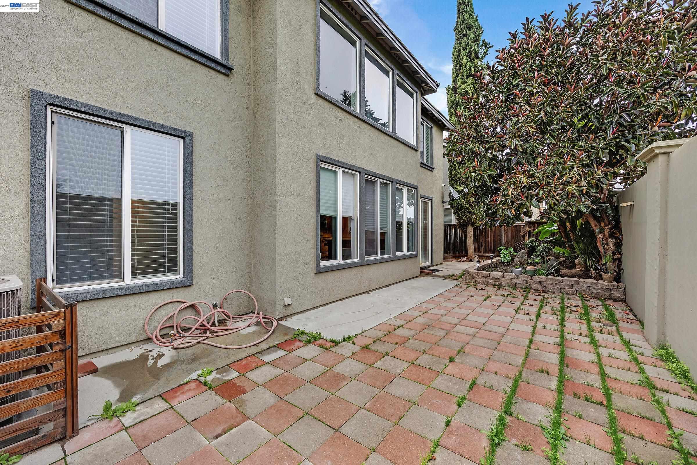 448 Burlington Dr