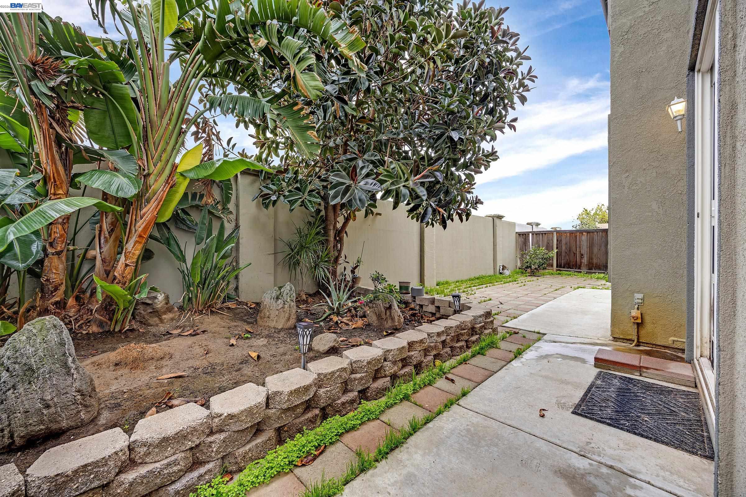 448 Burlington Dr