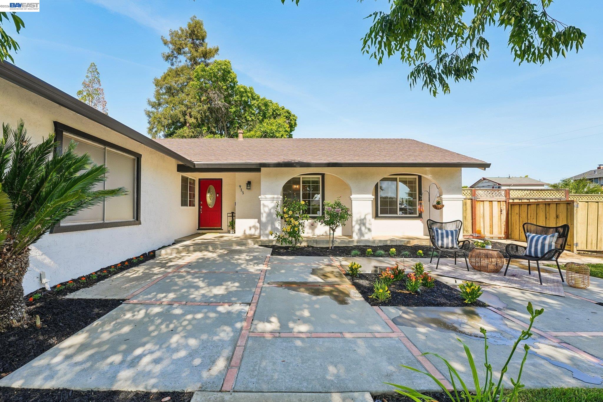 933 Algonquin Ave