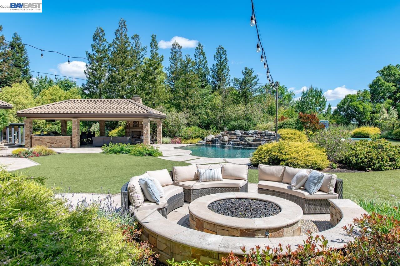 2794 W Ruby Hill Dr