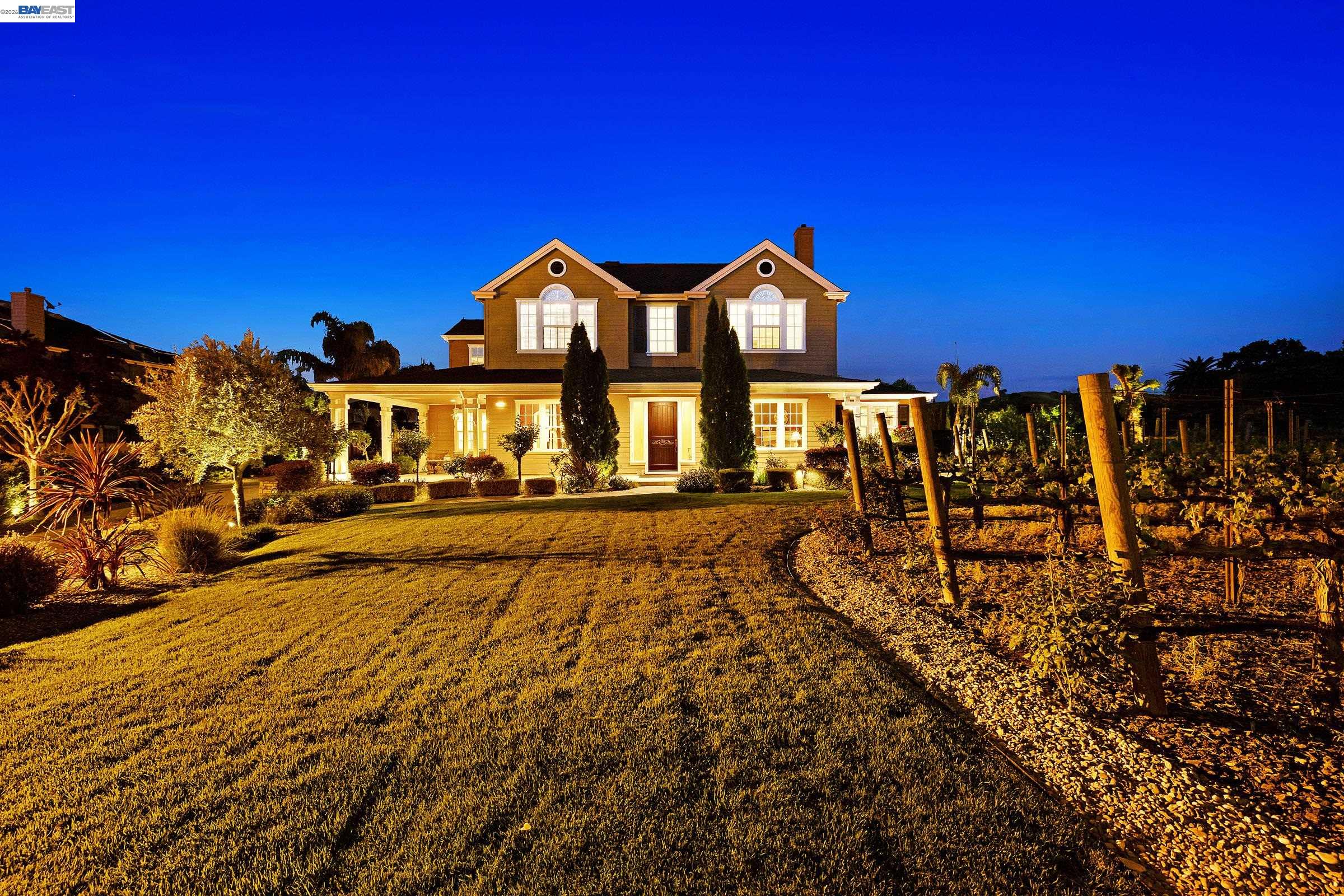 2886 Mission Ln
