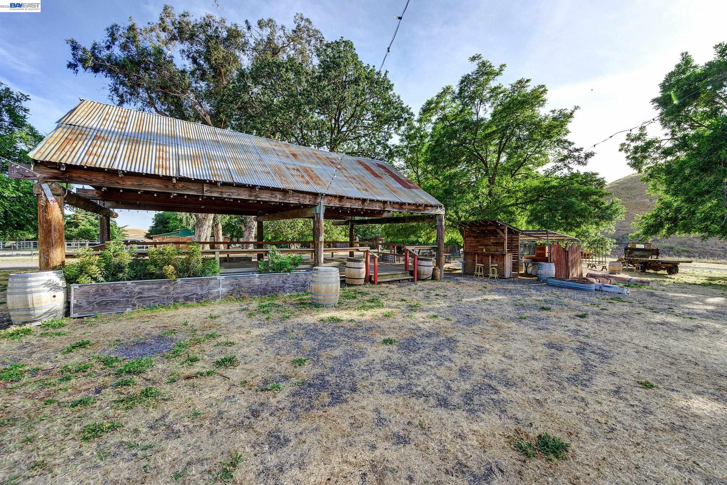 8201 Highland Rd