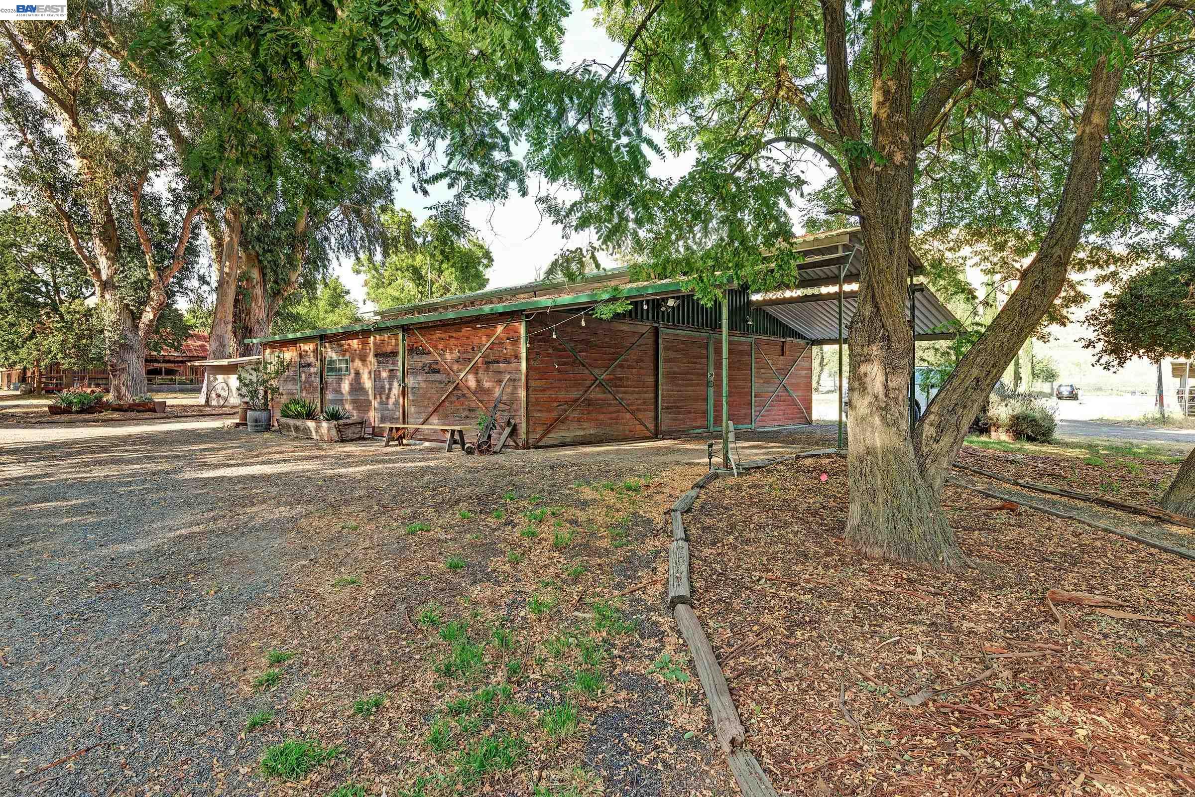 8201 Highland Rd