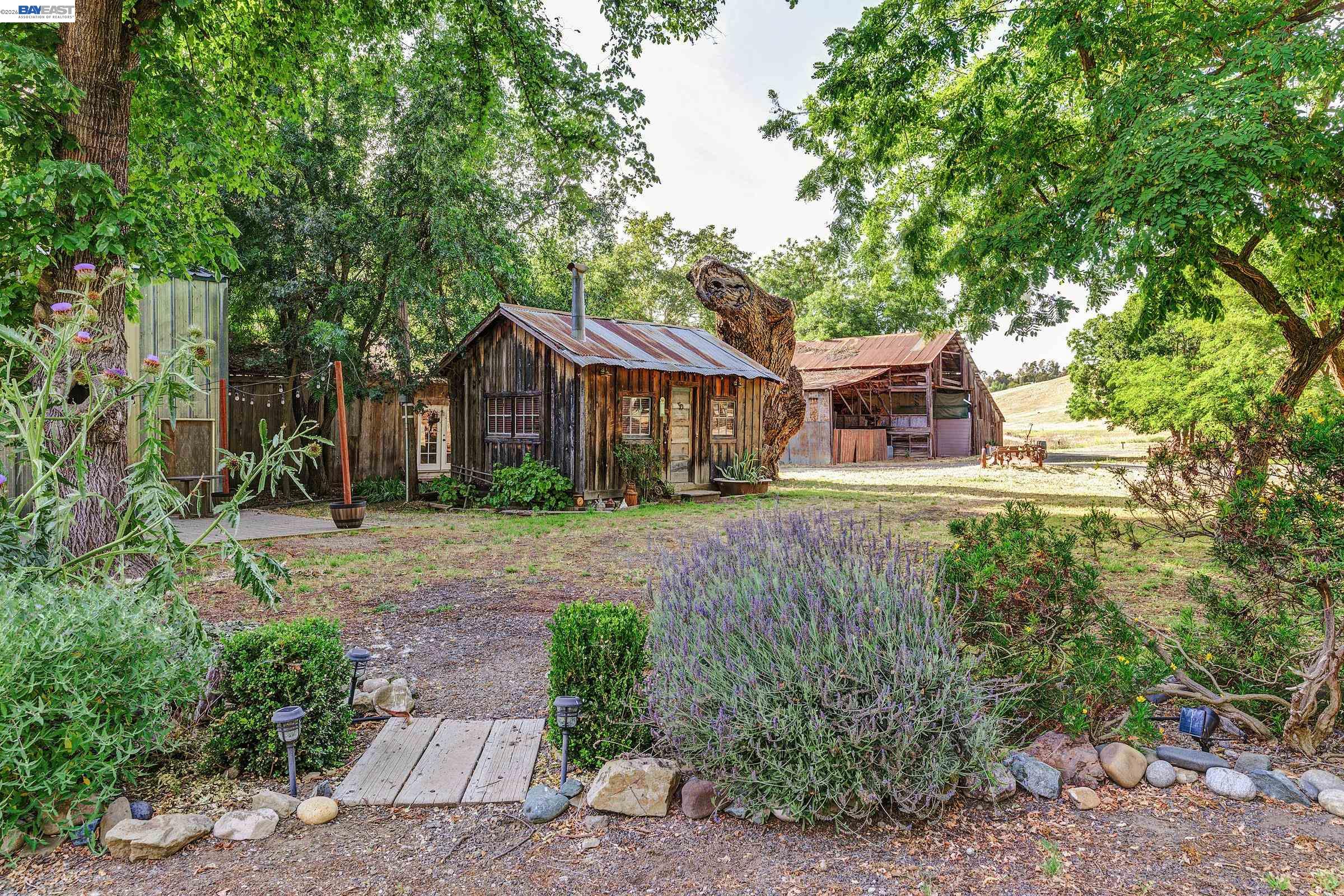 8201 Highland Rd