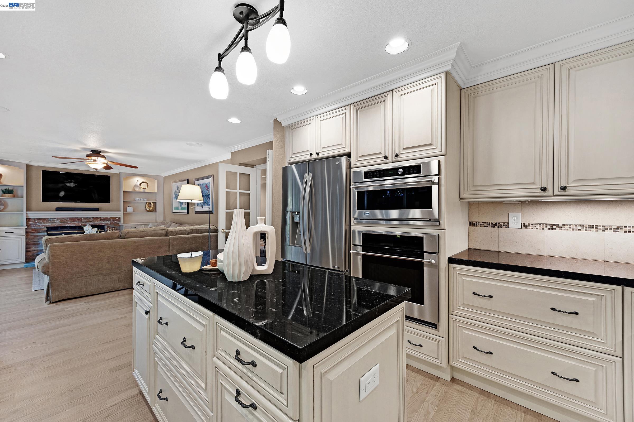 6310 Camino Del Lago