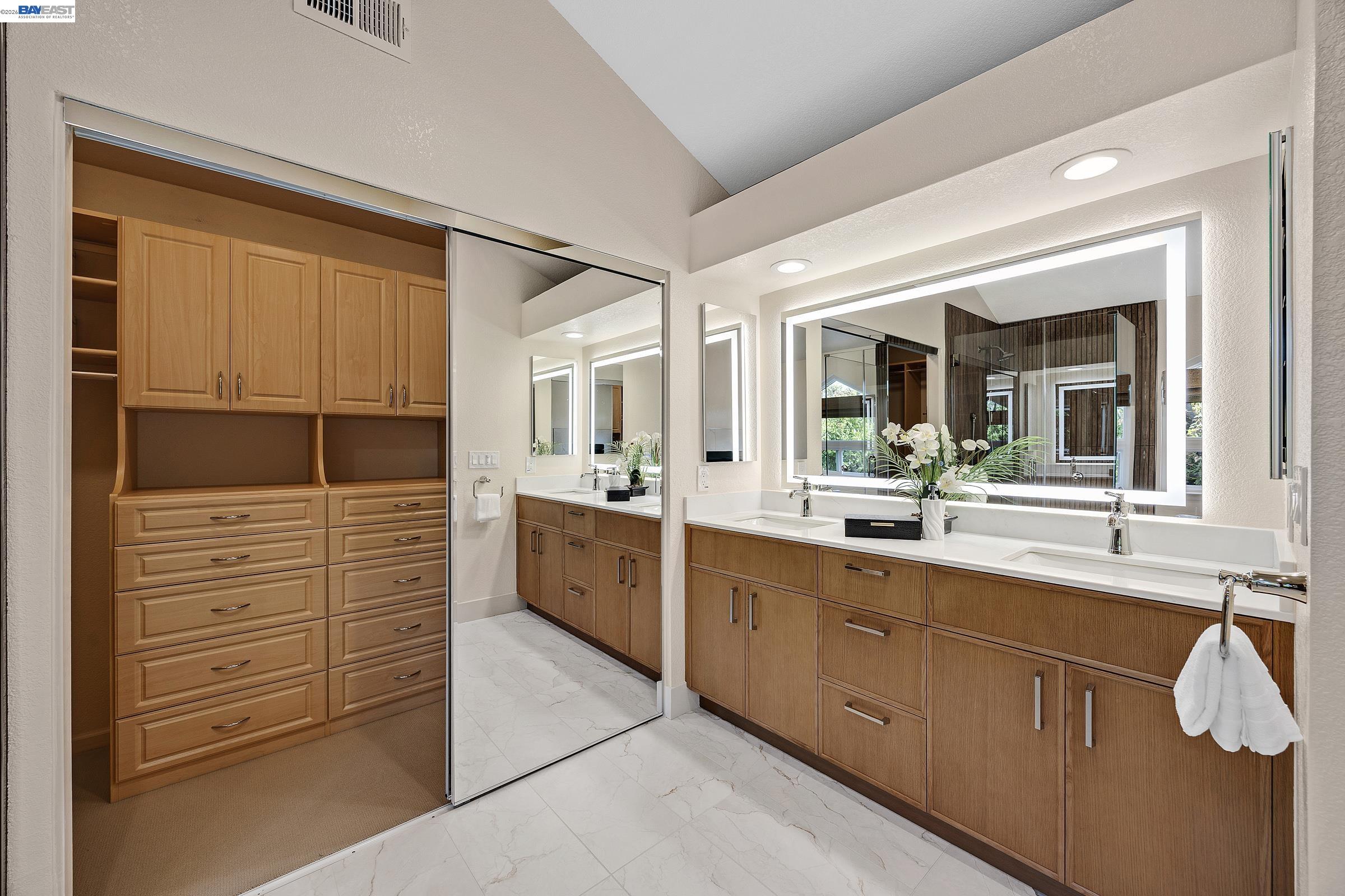 6310 Camino Del Lago