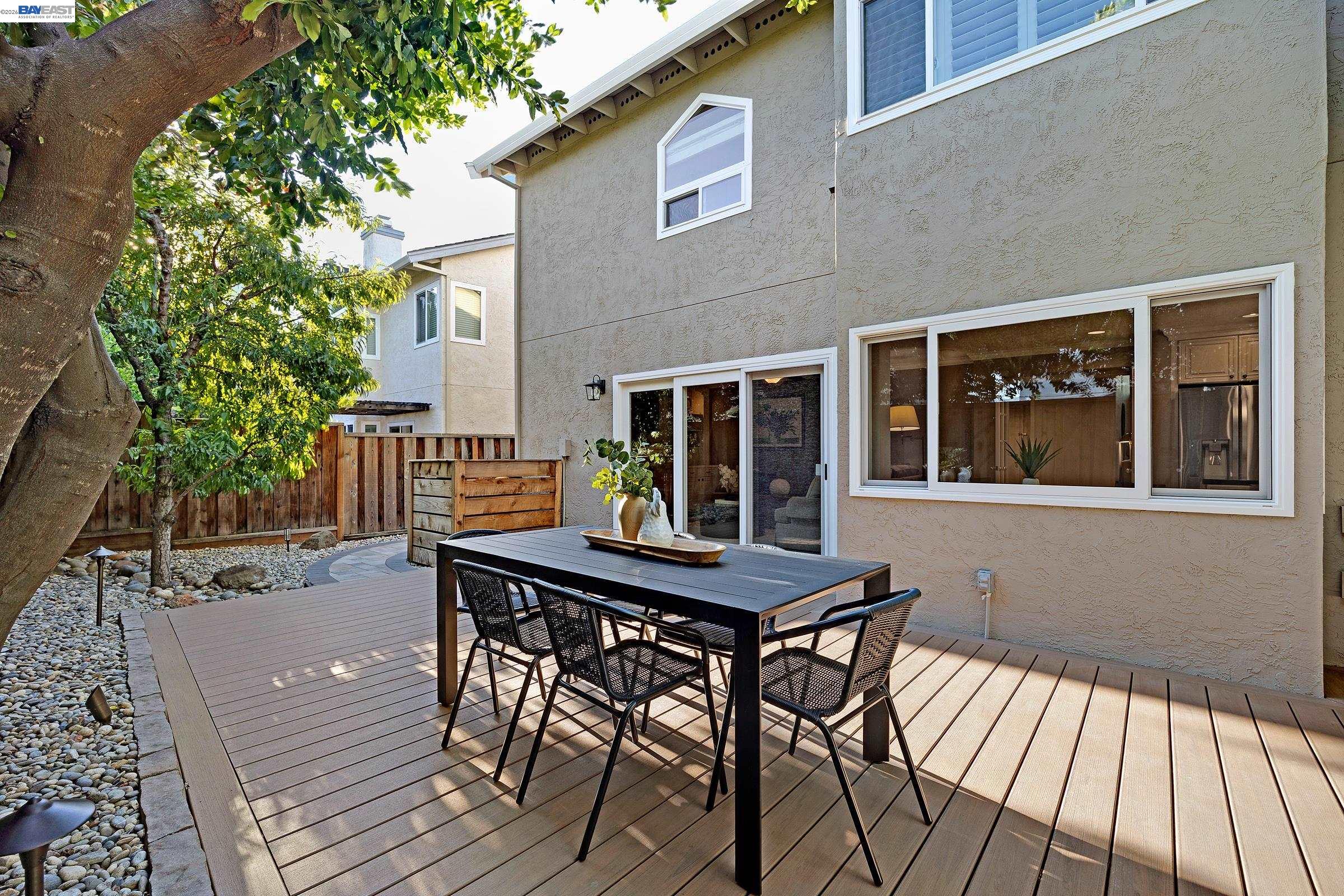 6310 Camino Del Lago