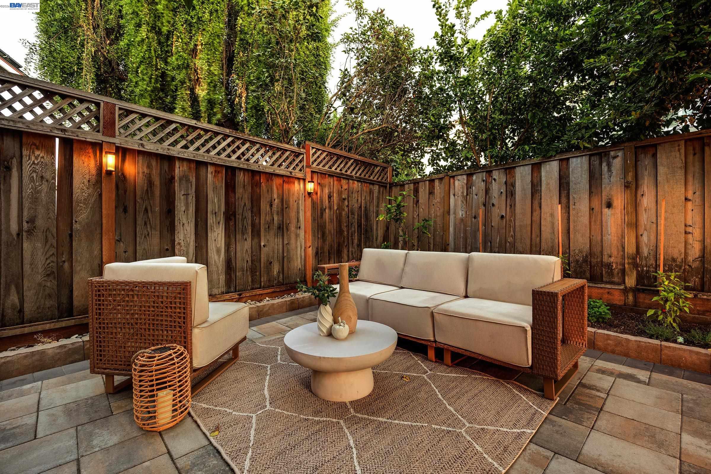6310 Camino Del Lago