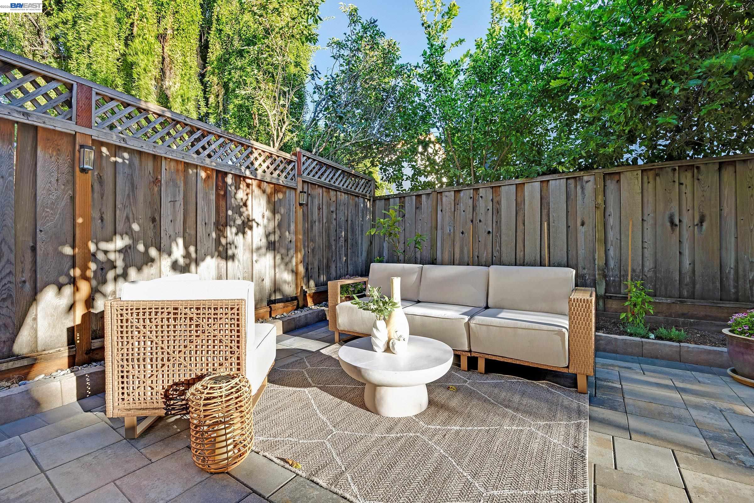 6310 Camino Del Lago