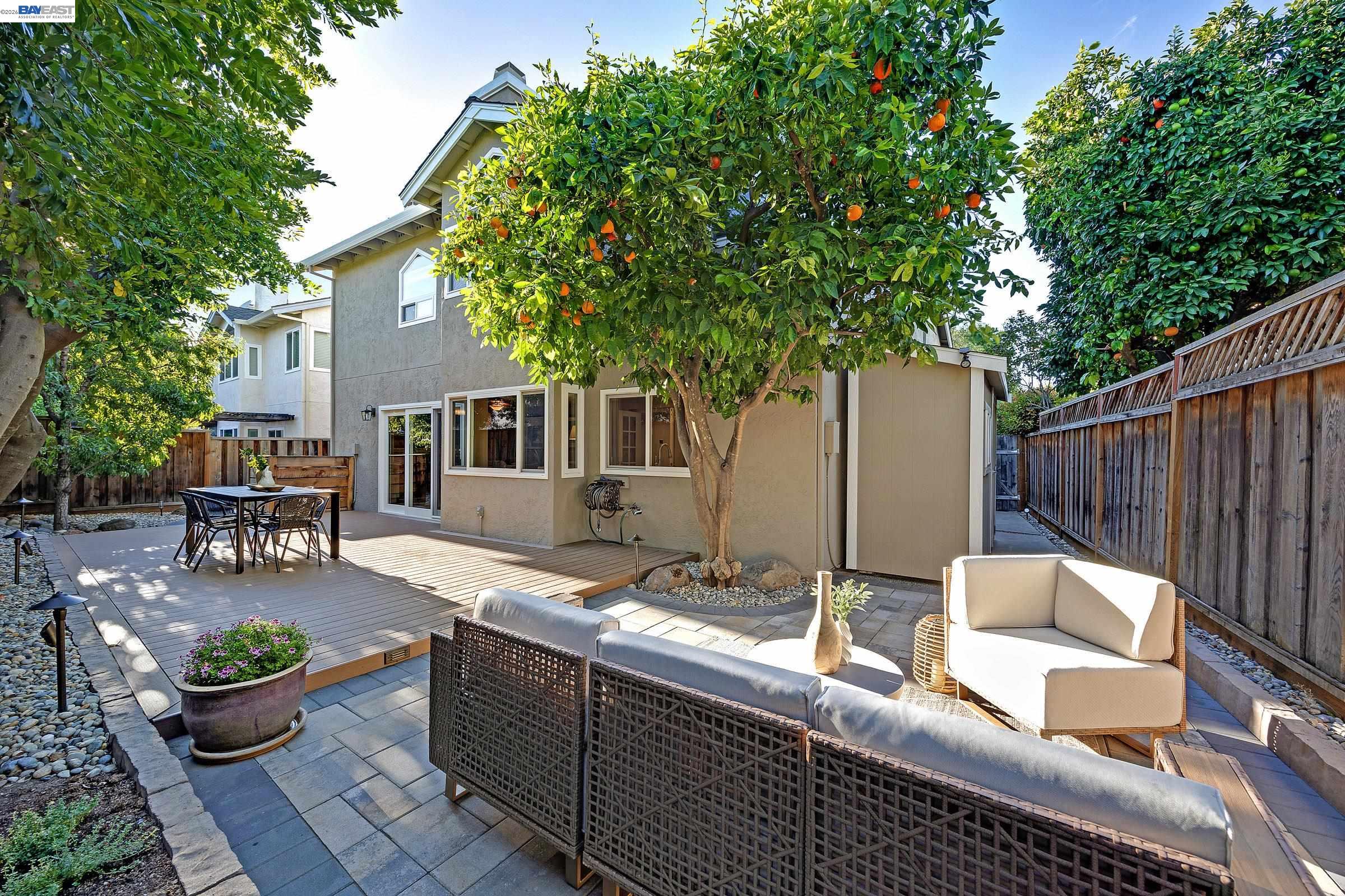 6310 Camino Del Lago