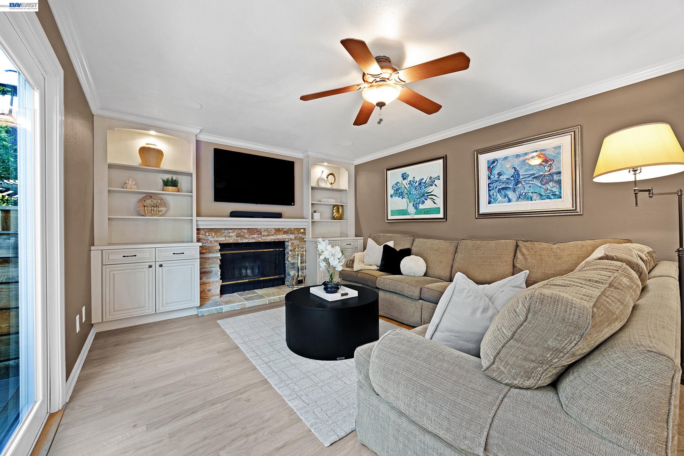 6310 Camino Del Lago