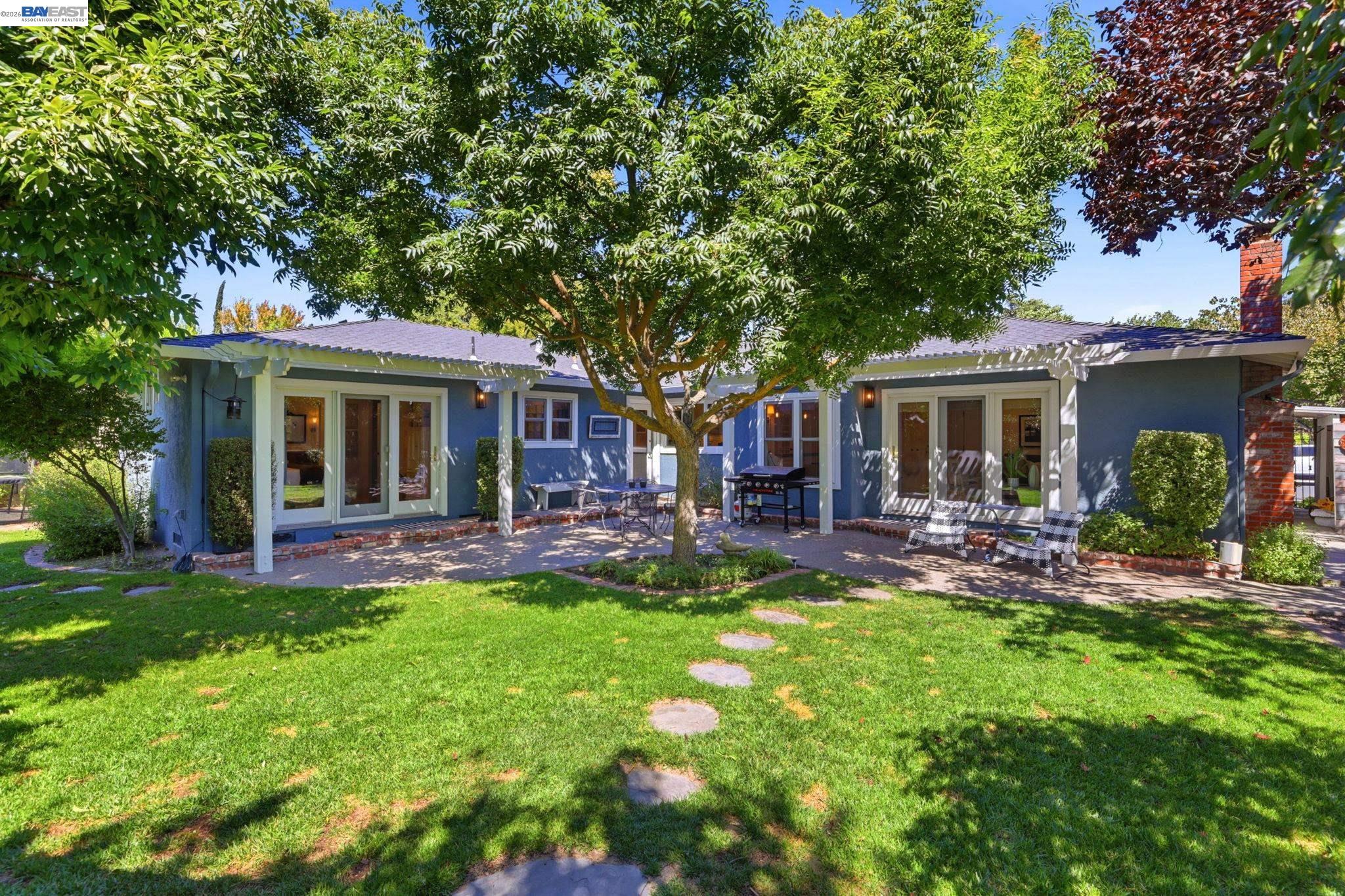 1712 Beachwood Way