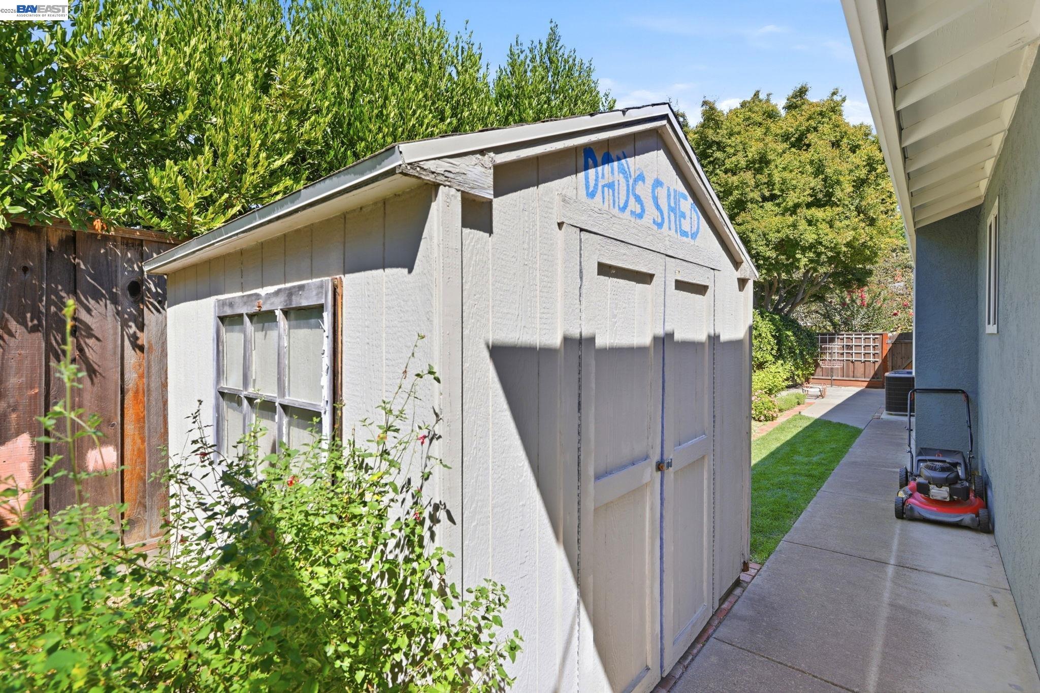 1712 Beachwood Way