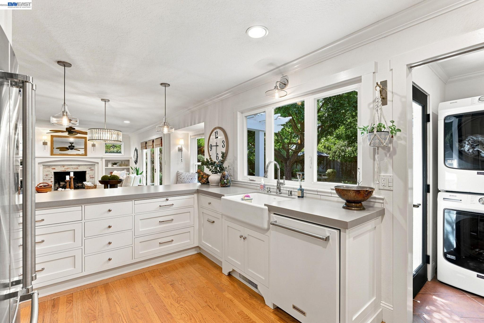 1712 Beachwood Way