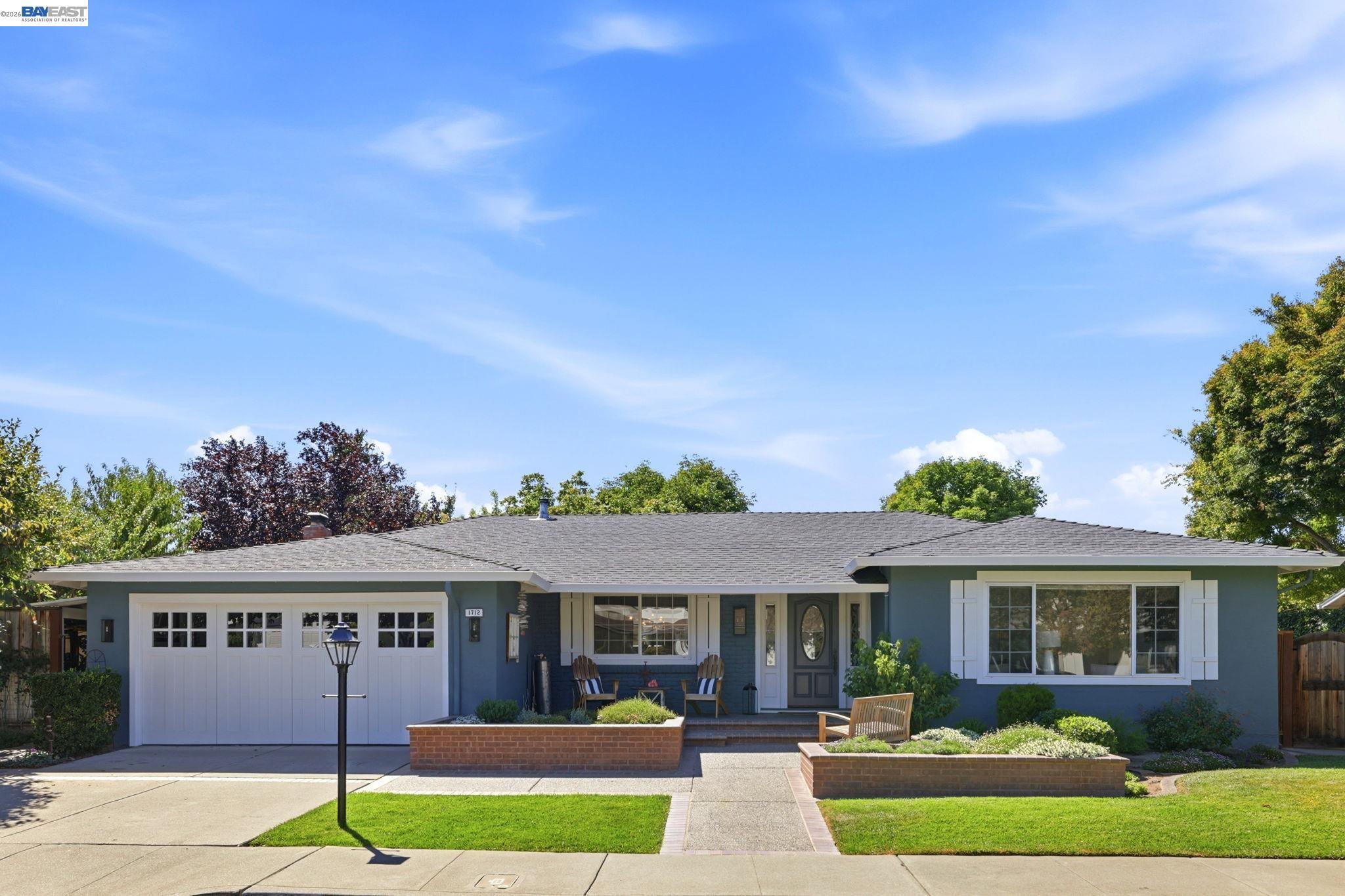 1712 Beachwood Way