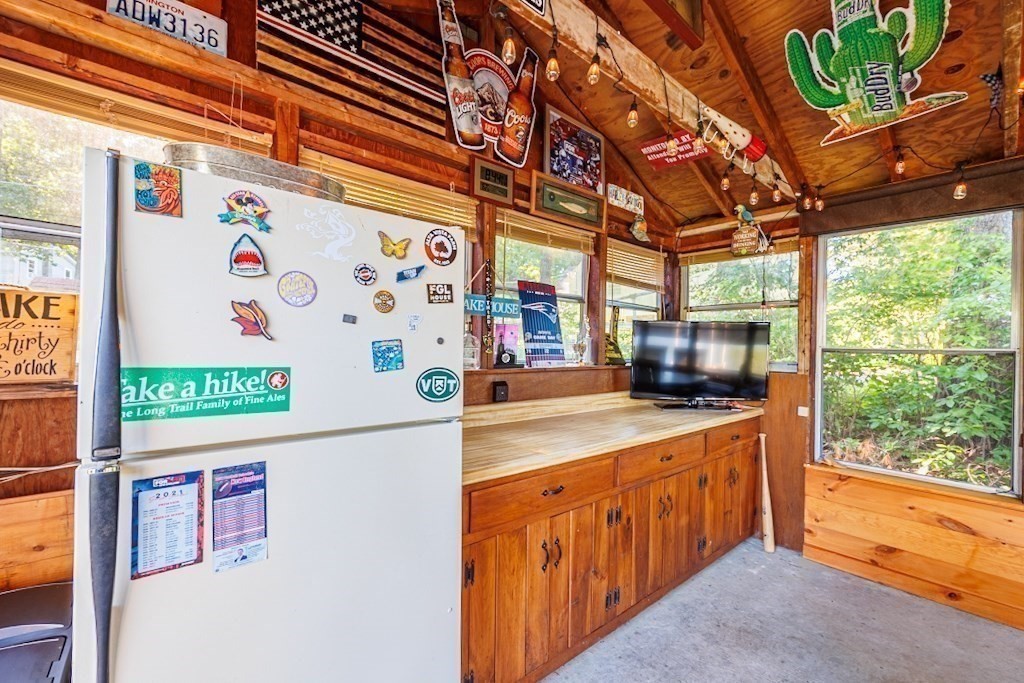 9 Cranberry Meadow Shore Rd