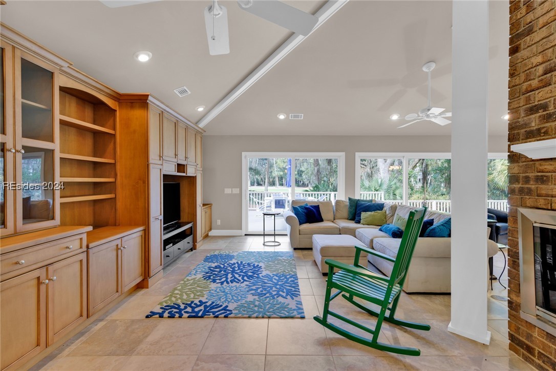 11 Harleston Green