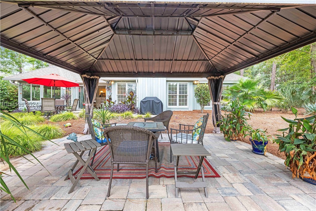 9 Sweetwater Ln