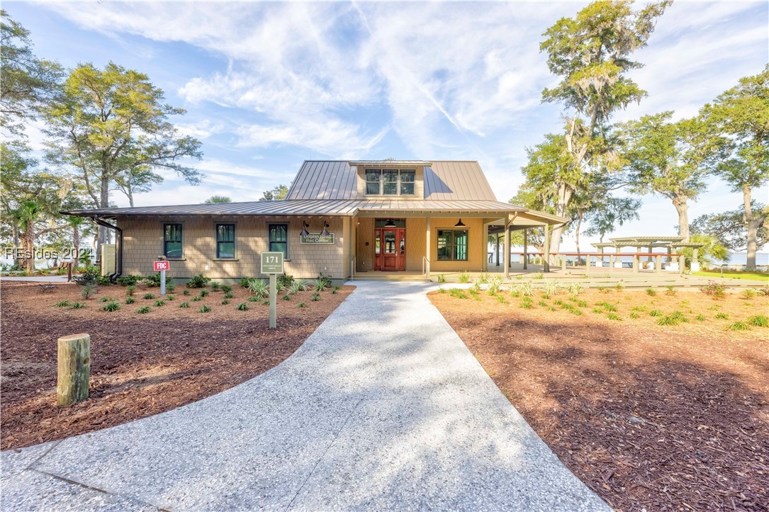 9 Sweetwater Ln