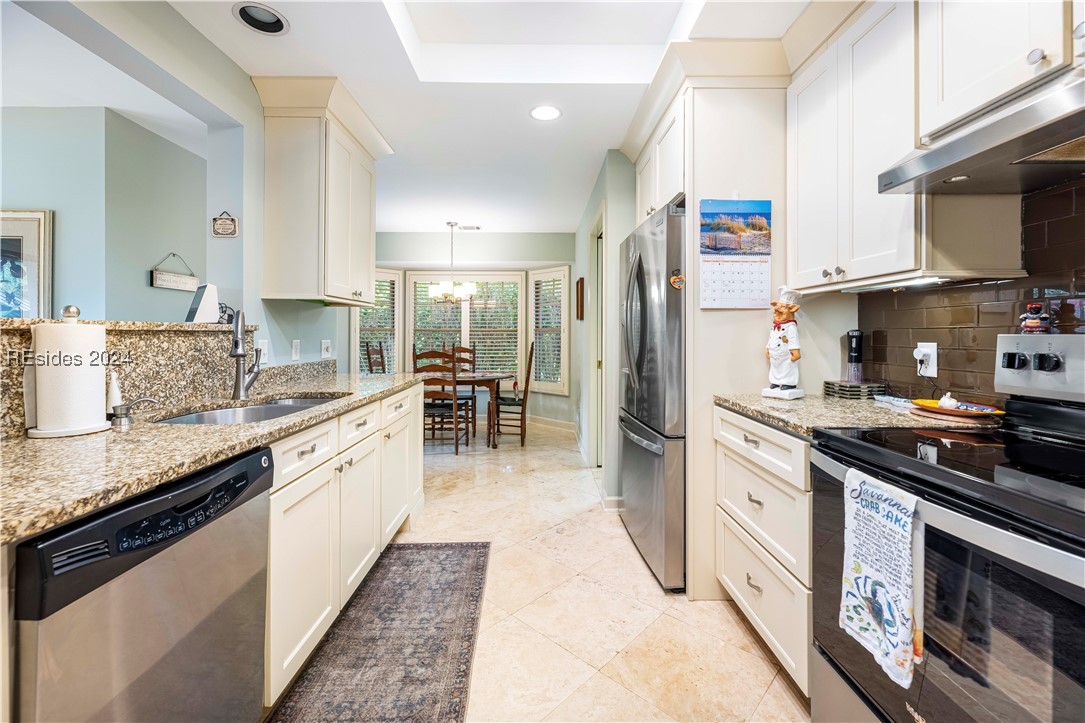 9 Sweetwater Ln