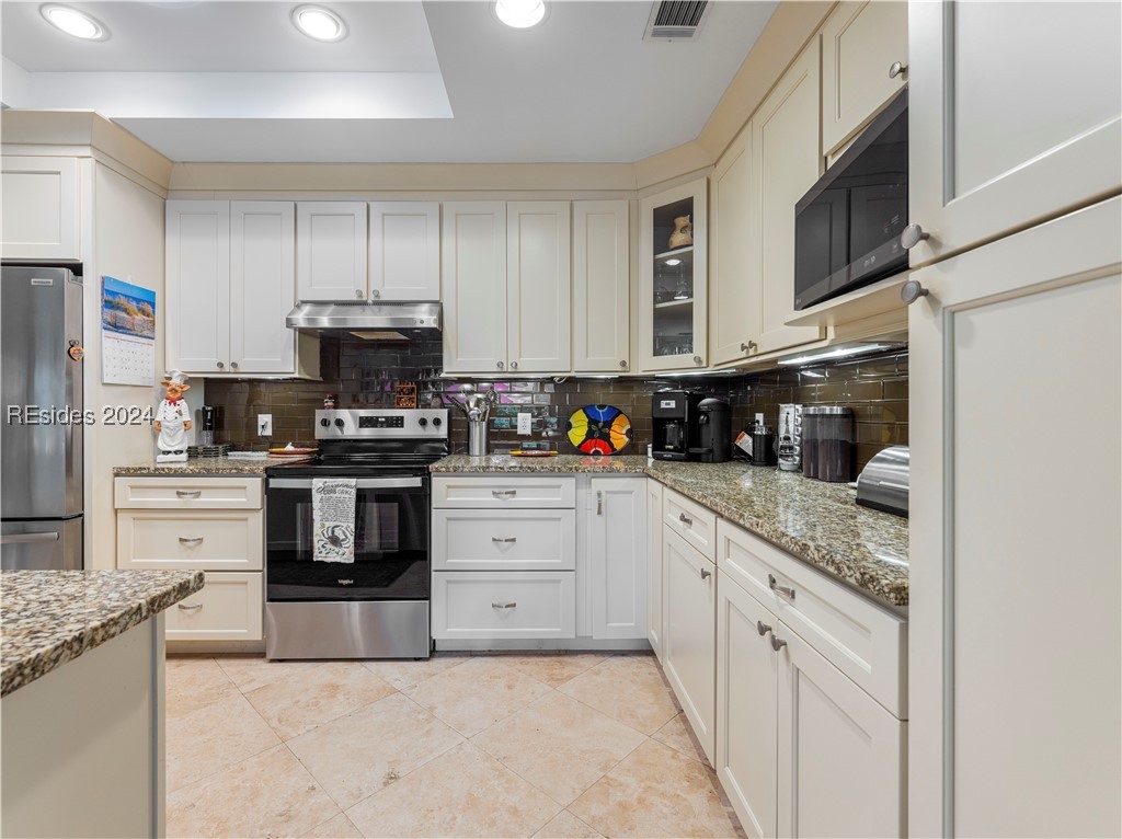 9 Sweetwater Ln