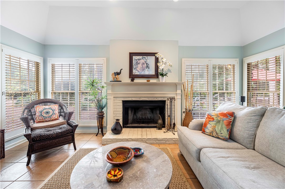 9 Sweetwater Ln