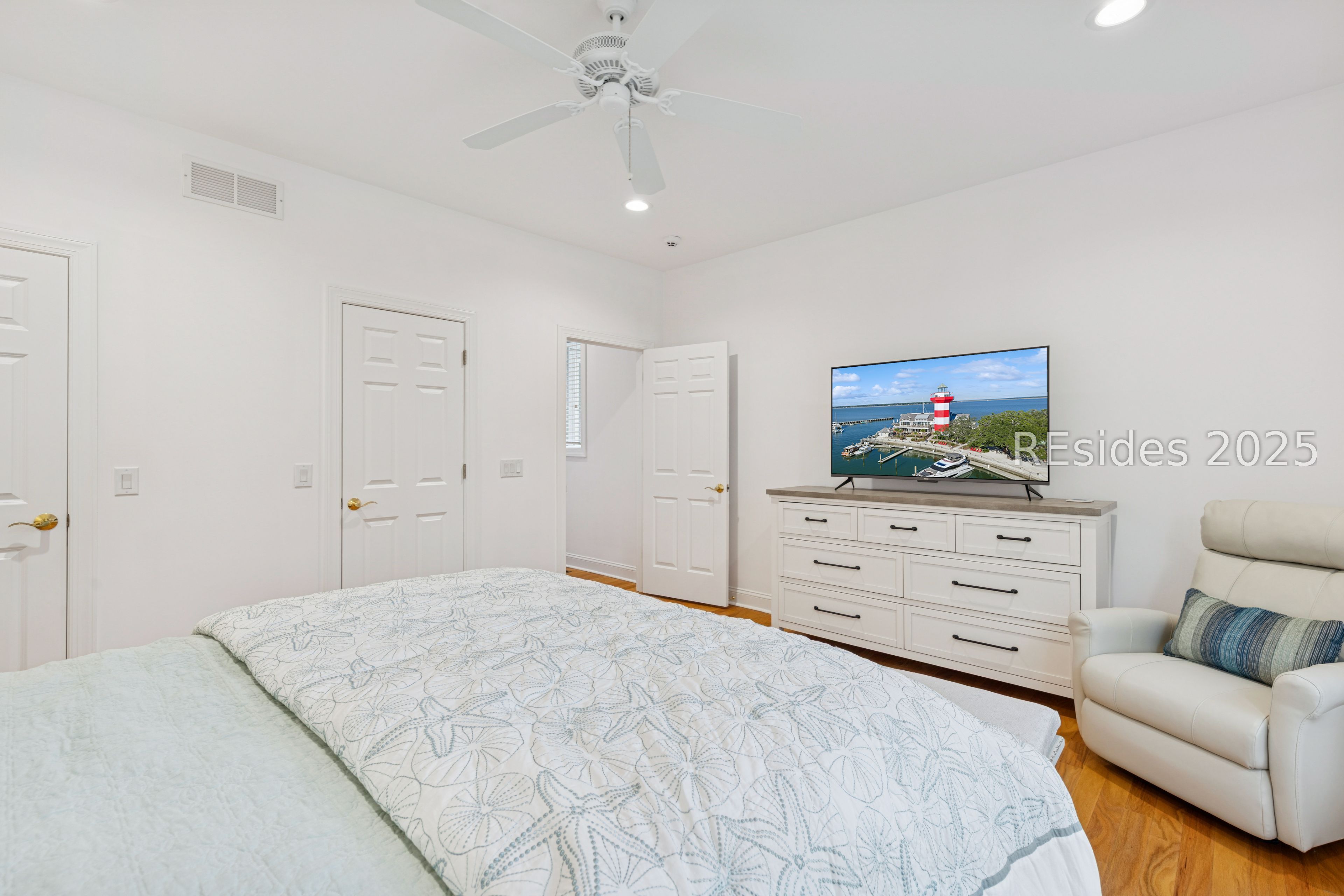 25 Ridgewood Ln