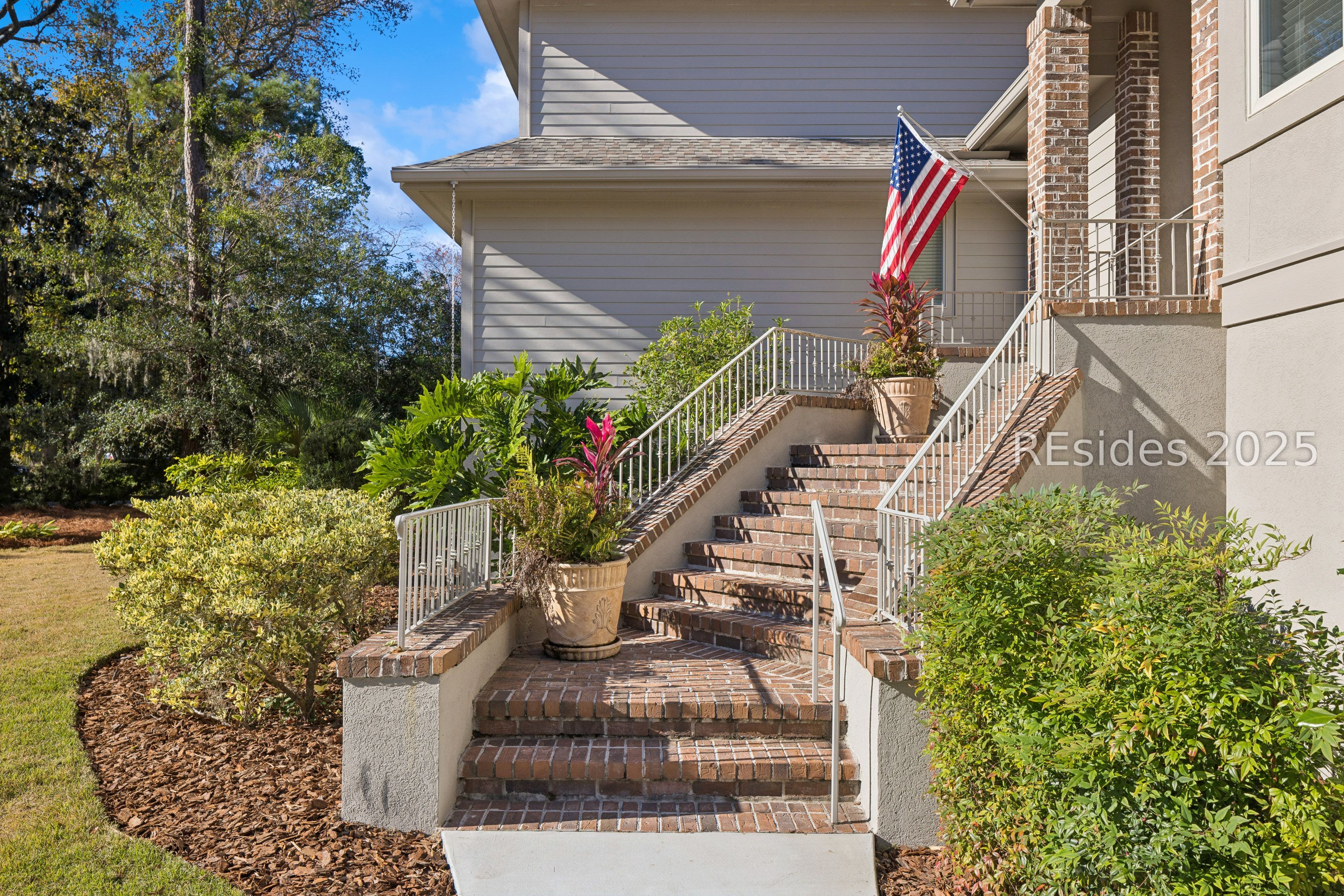25 Ridgewood Ln