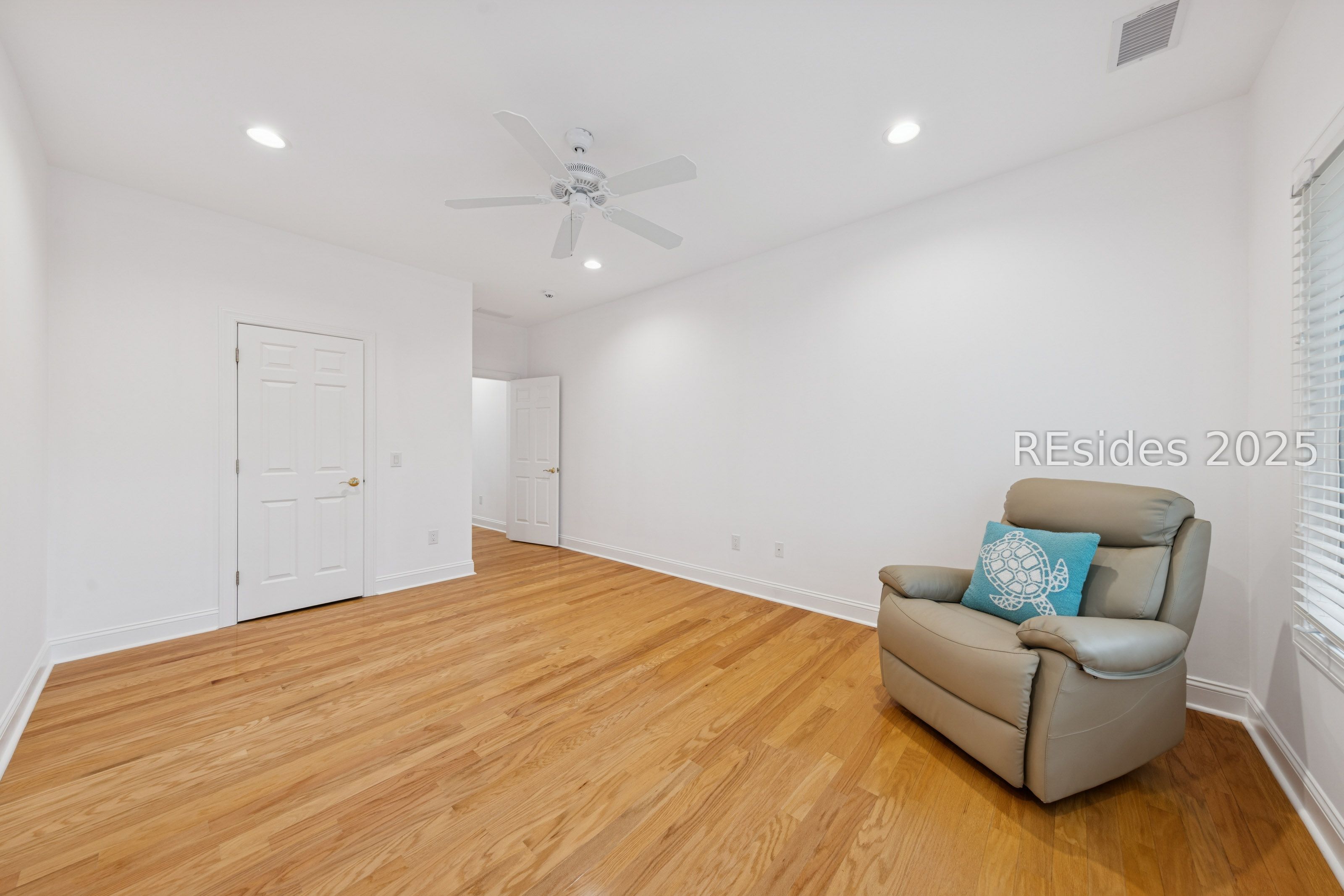 25 Ridgewood Ln