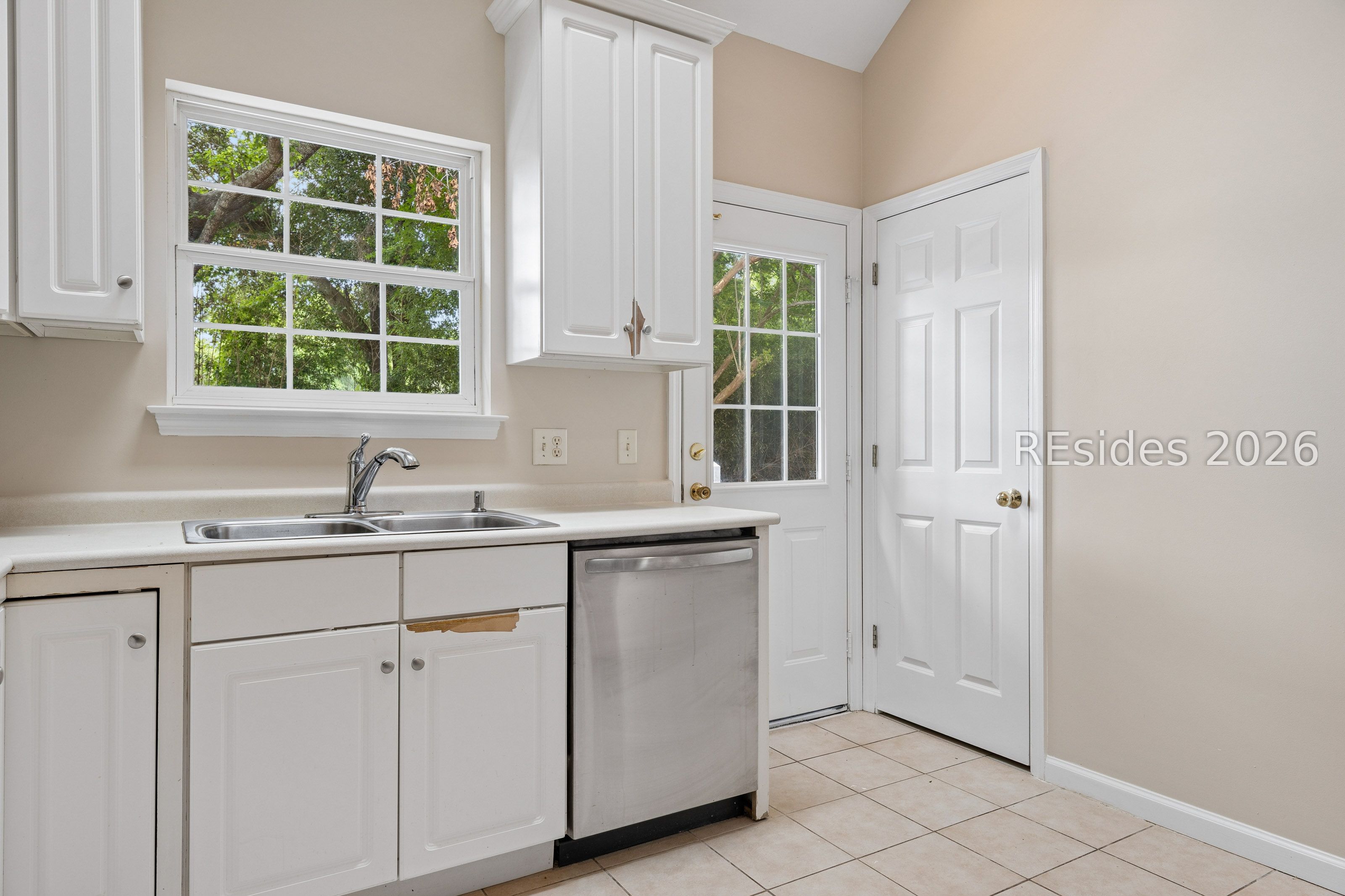 15 Cobblestone Court