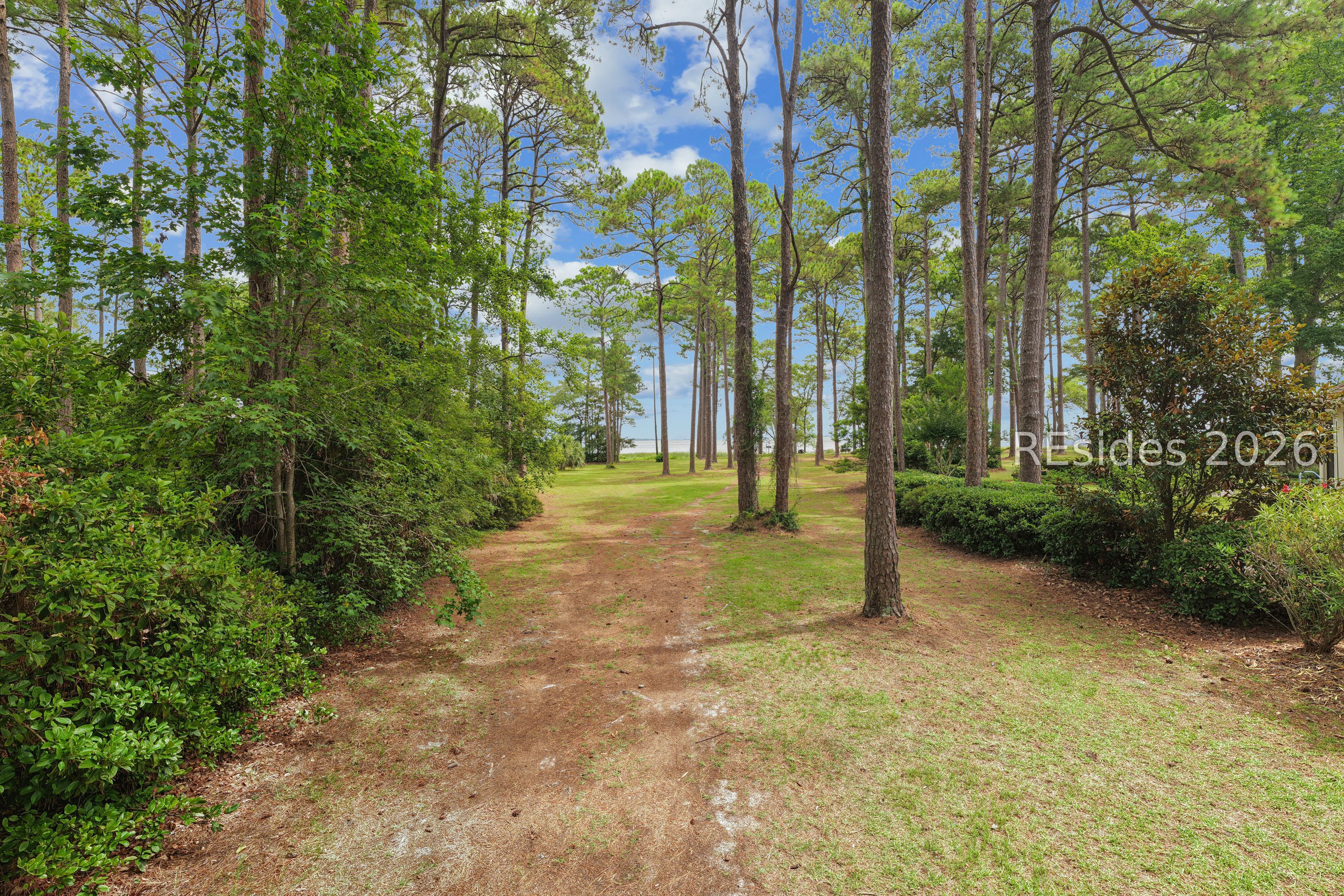 20 Honey Locust Circle