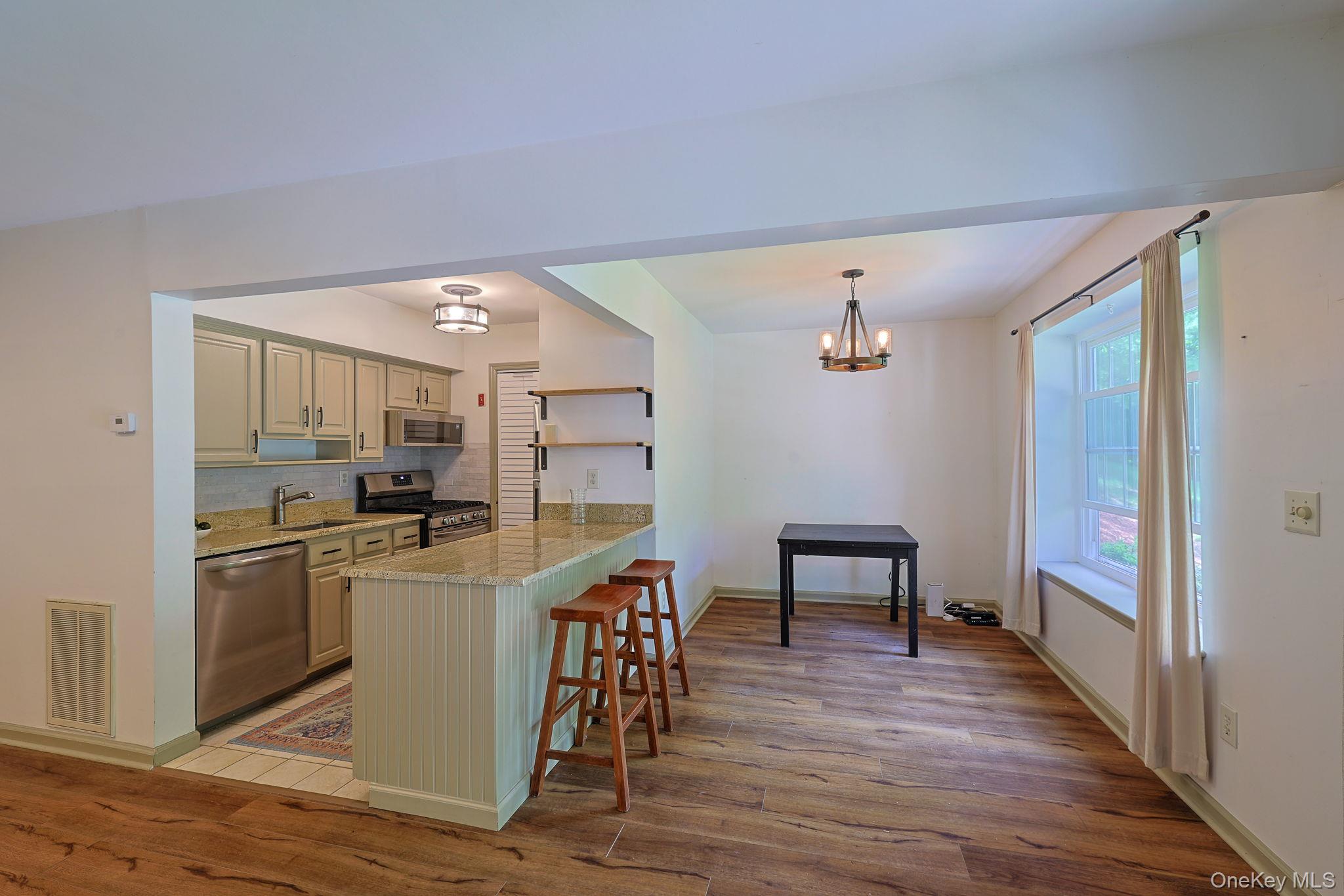 1103 Washington Green