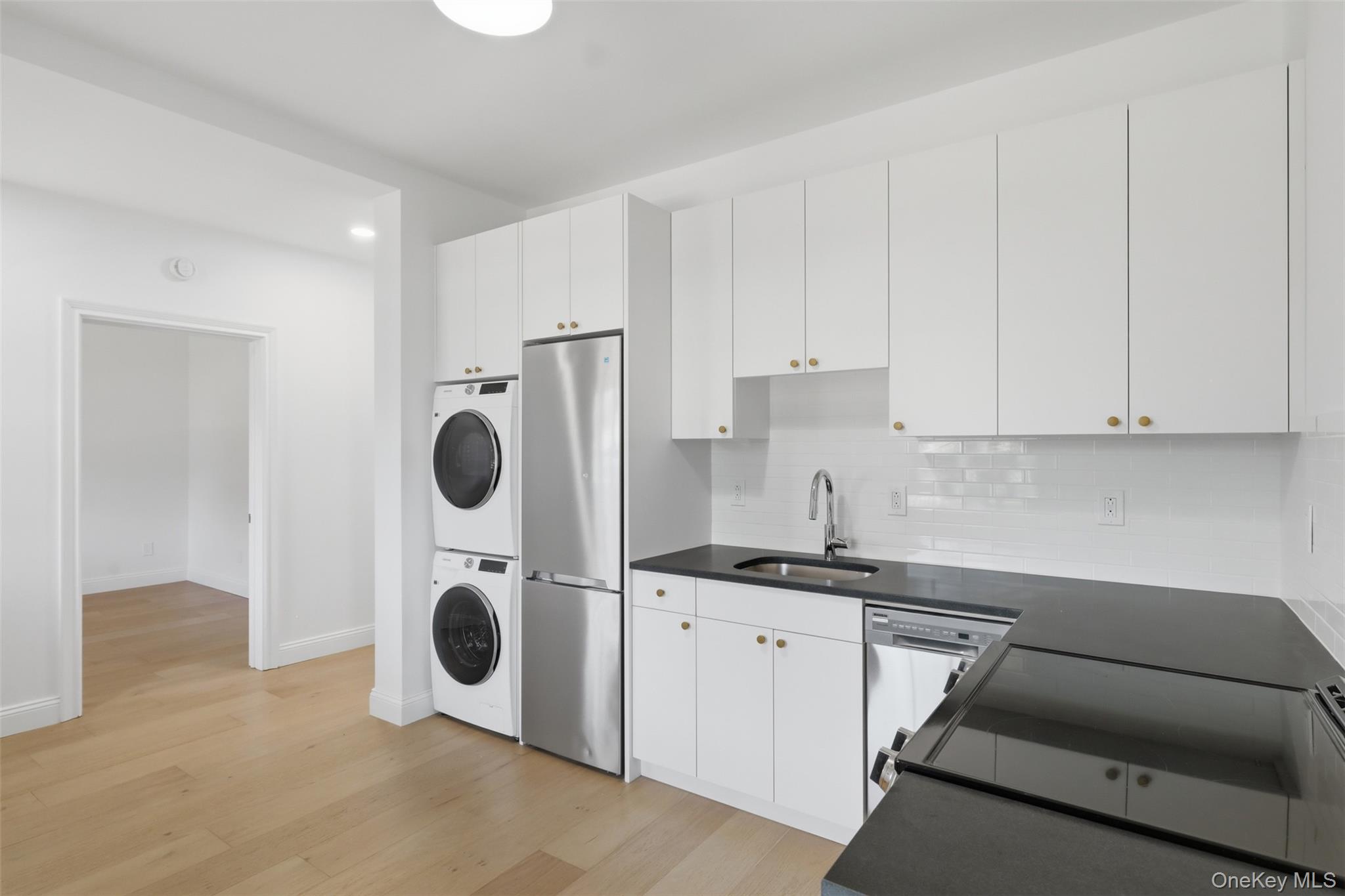 201 Main Street Unit: 2