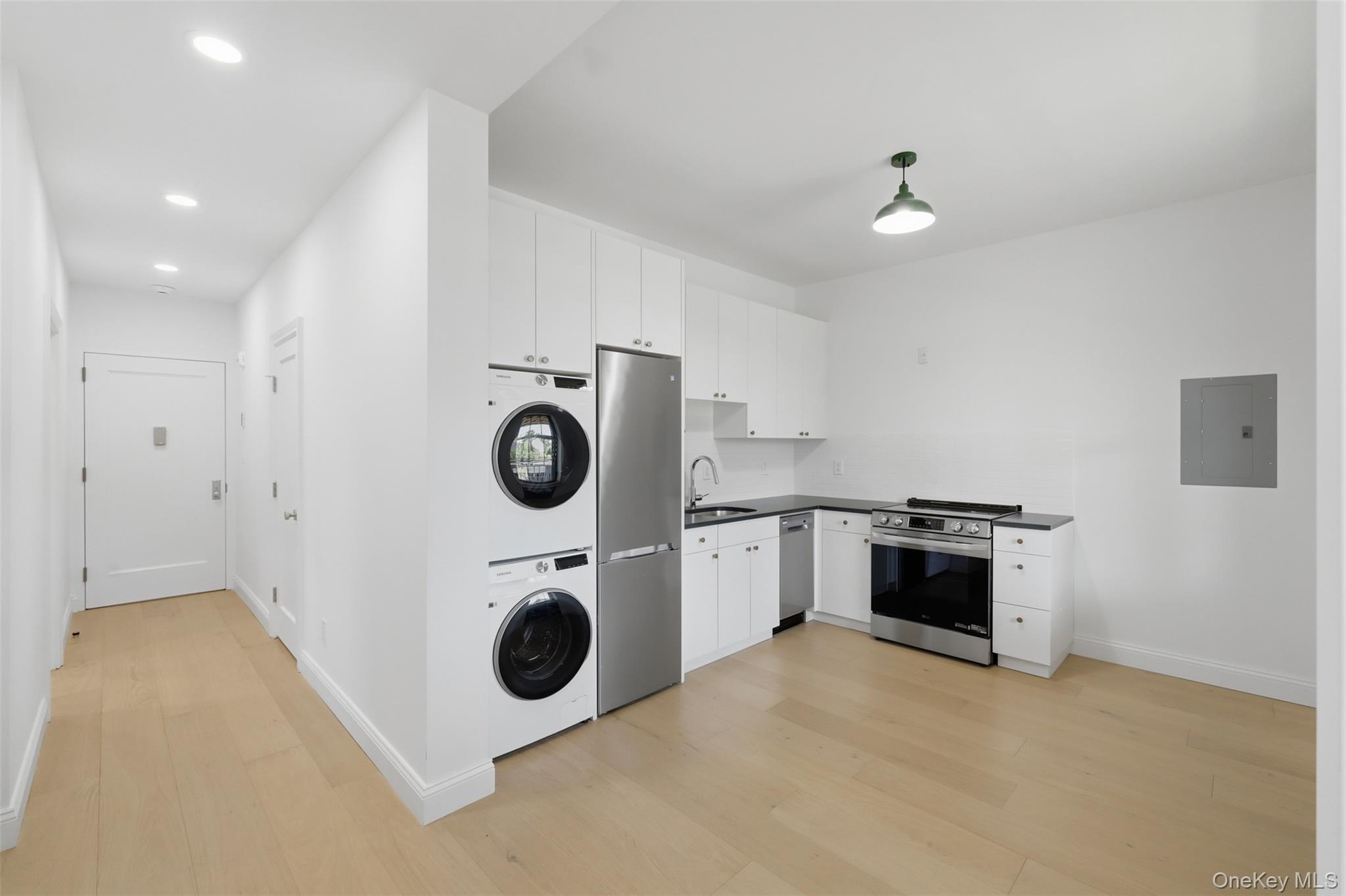 201 Main Street Unit: 2