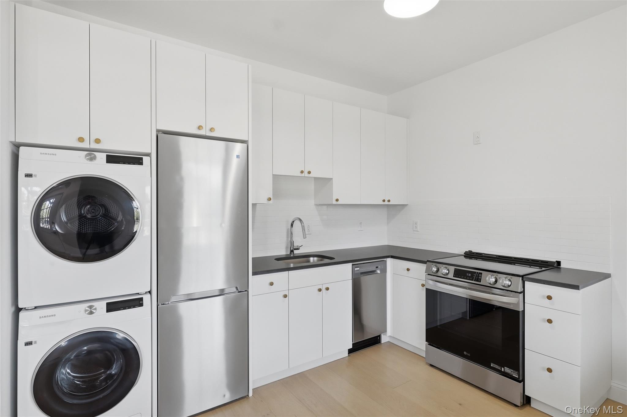 201 Main Street Unit: 2