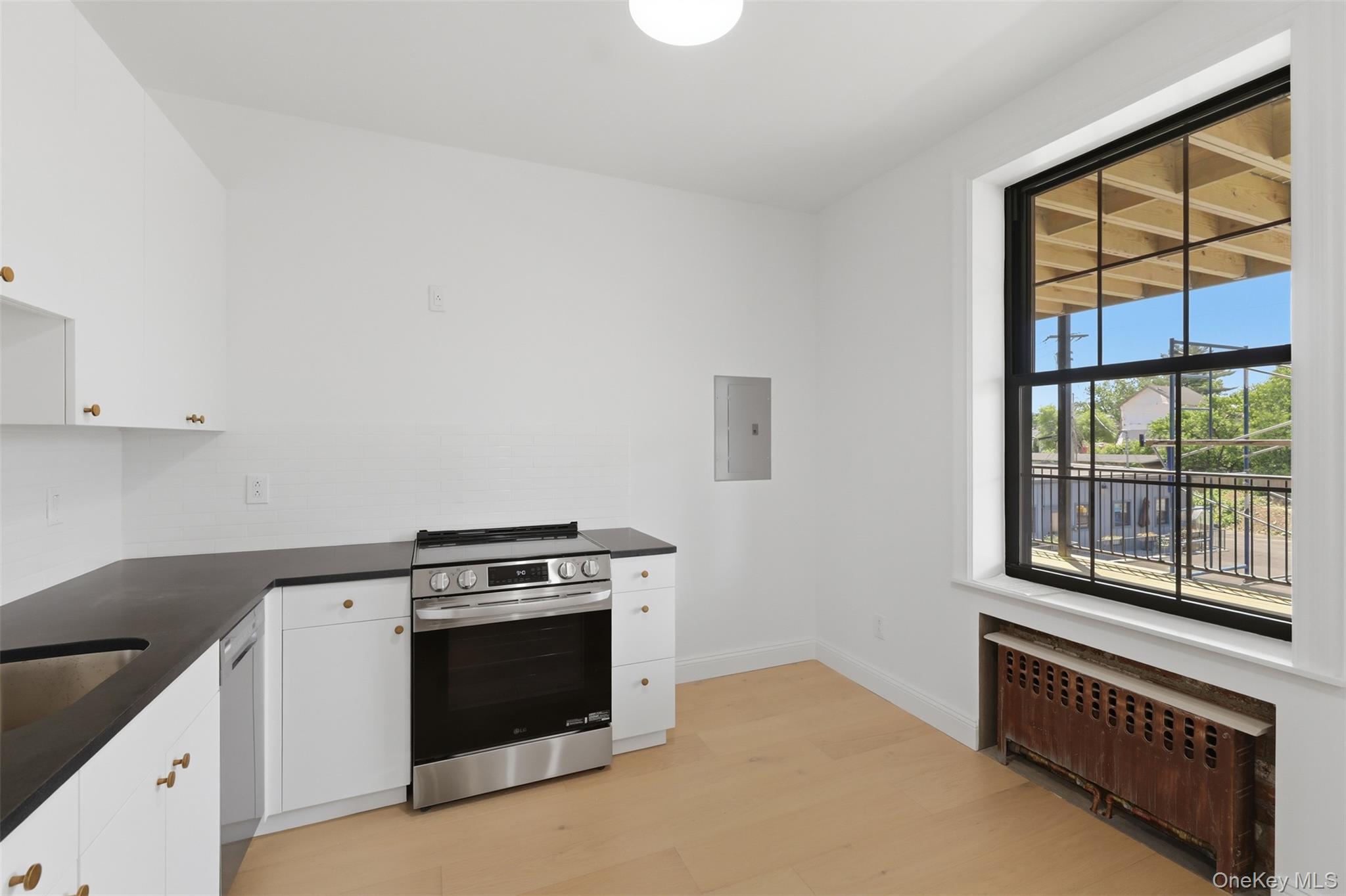 201 Main Street Unit: 2