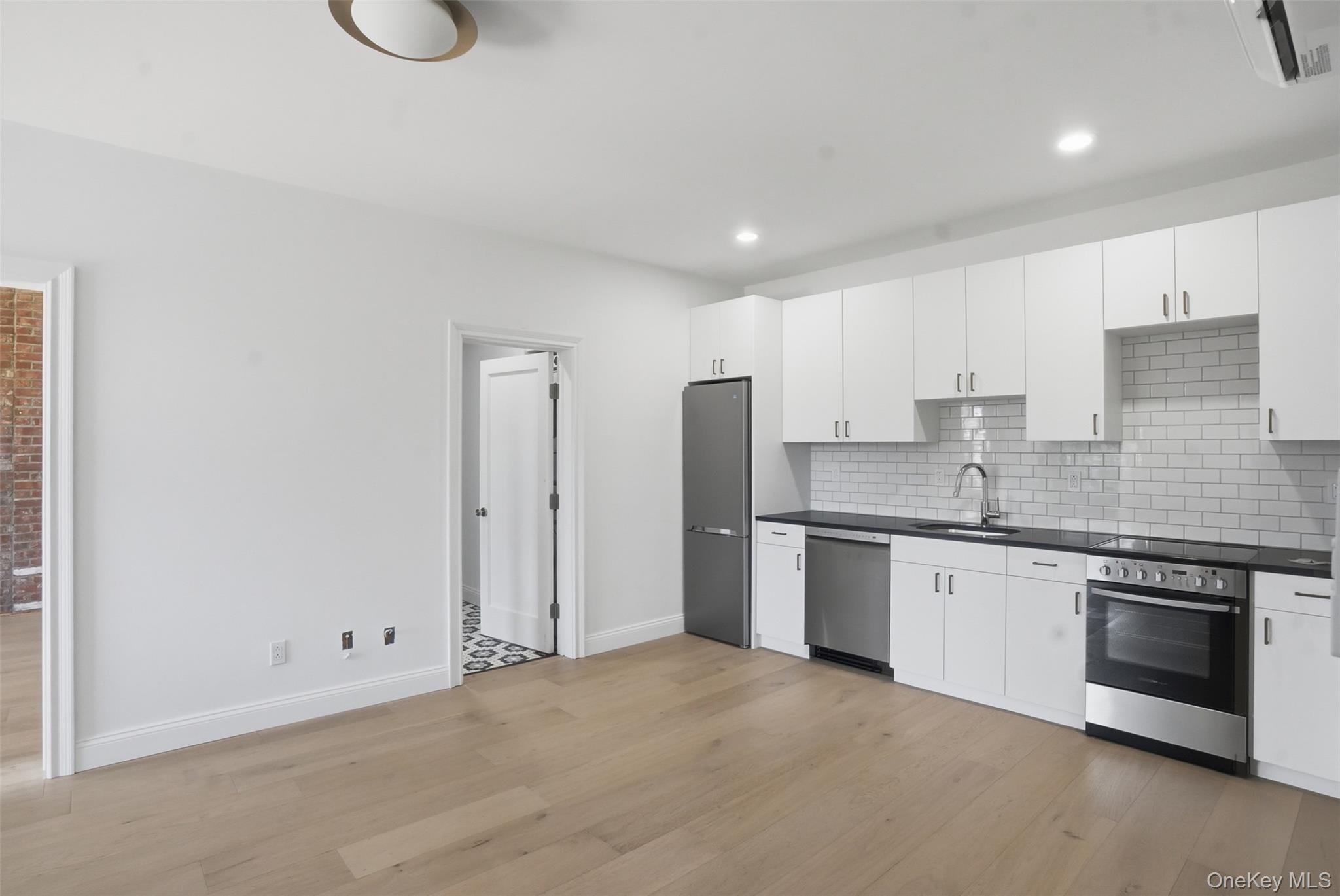 207 Main Street Unit: 7