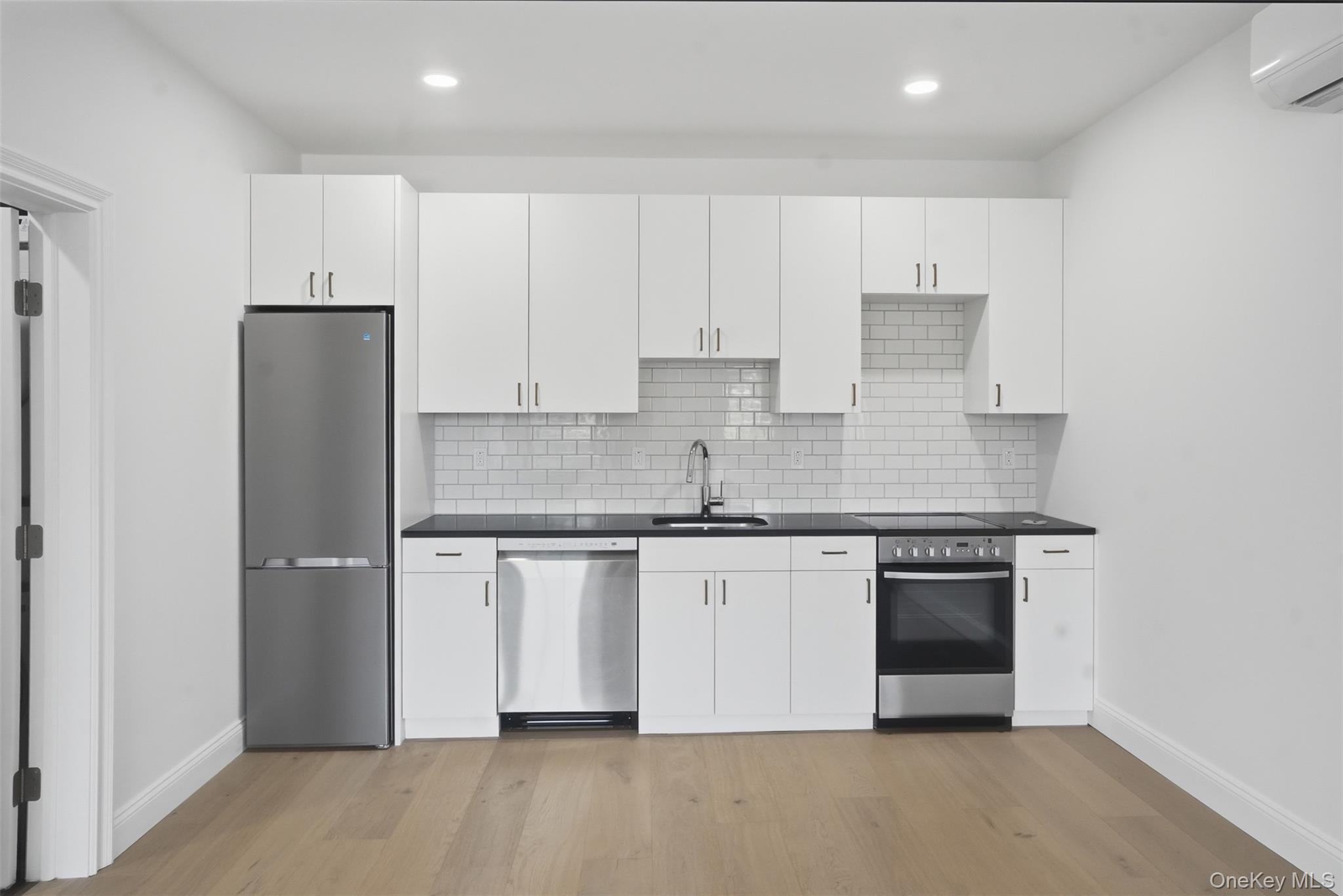 207 Main Street Unit: 7