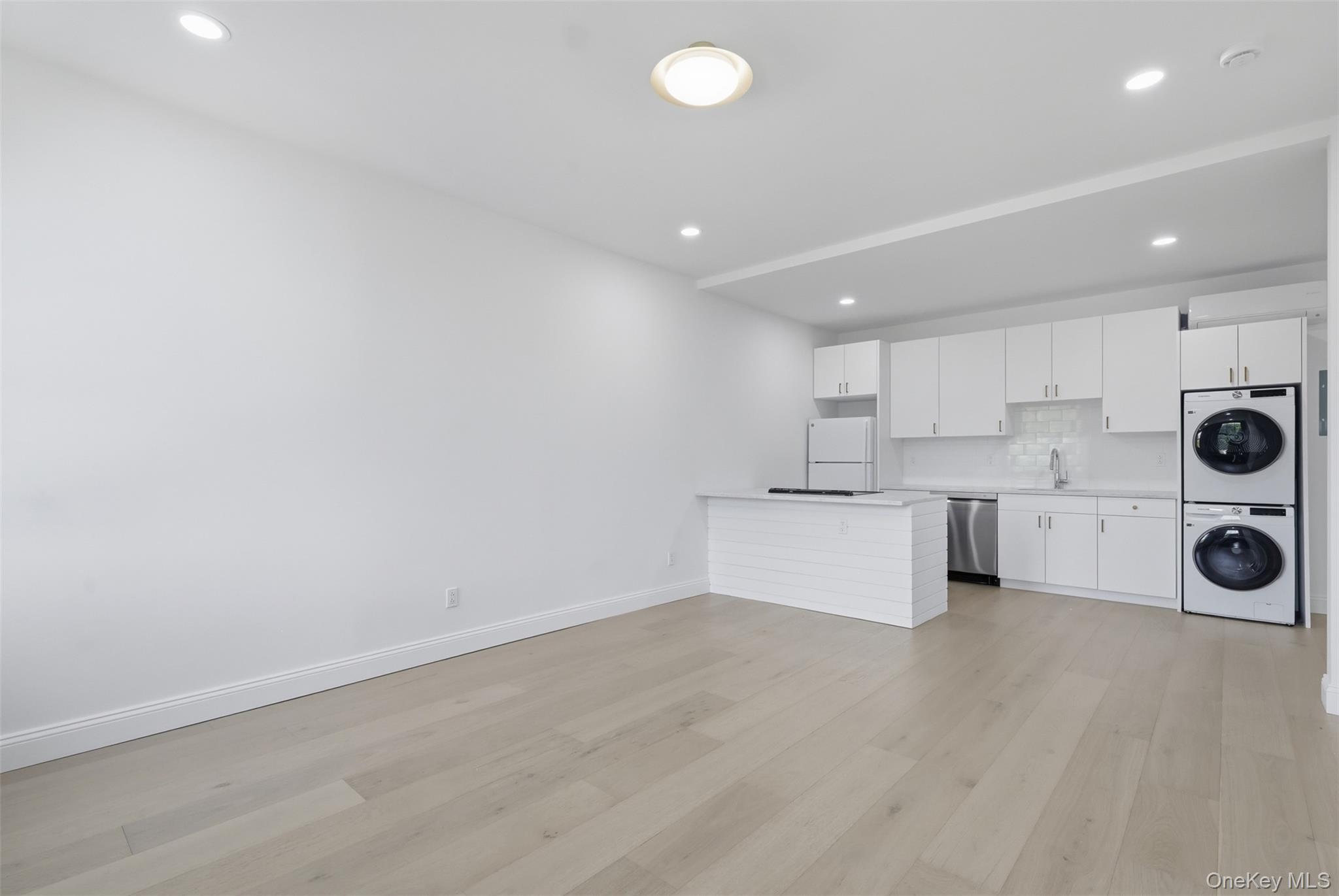 207 Main Street Unit: 3