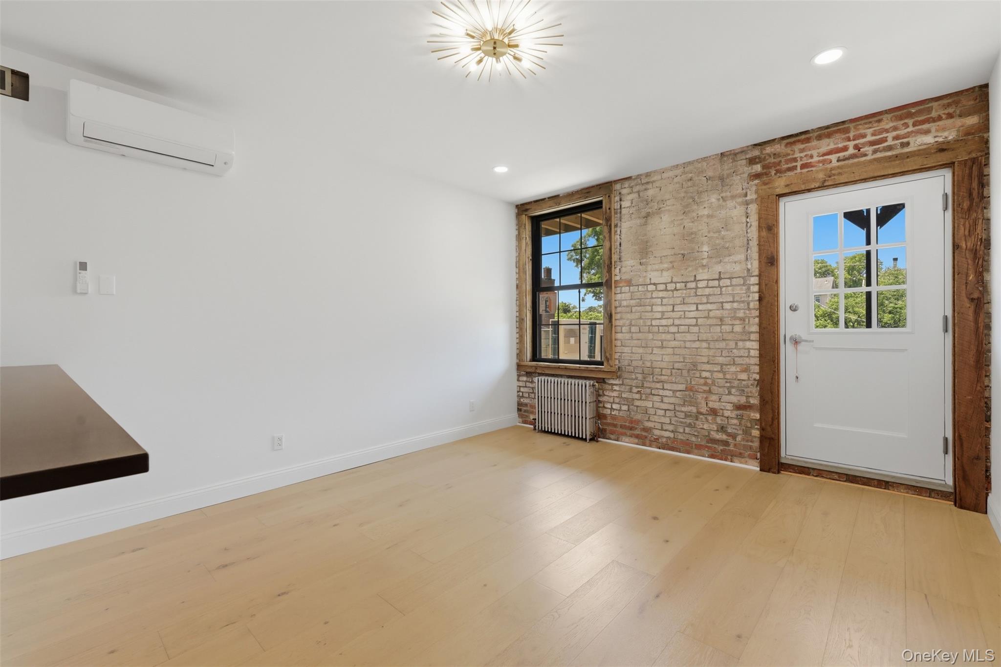 207 Main Street Unit: 5