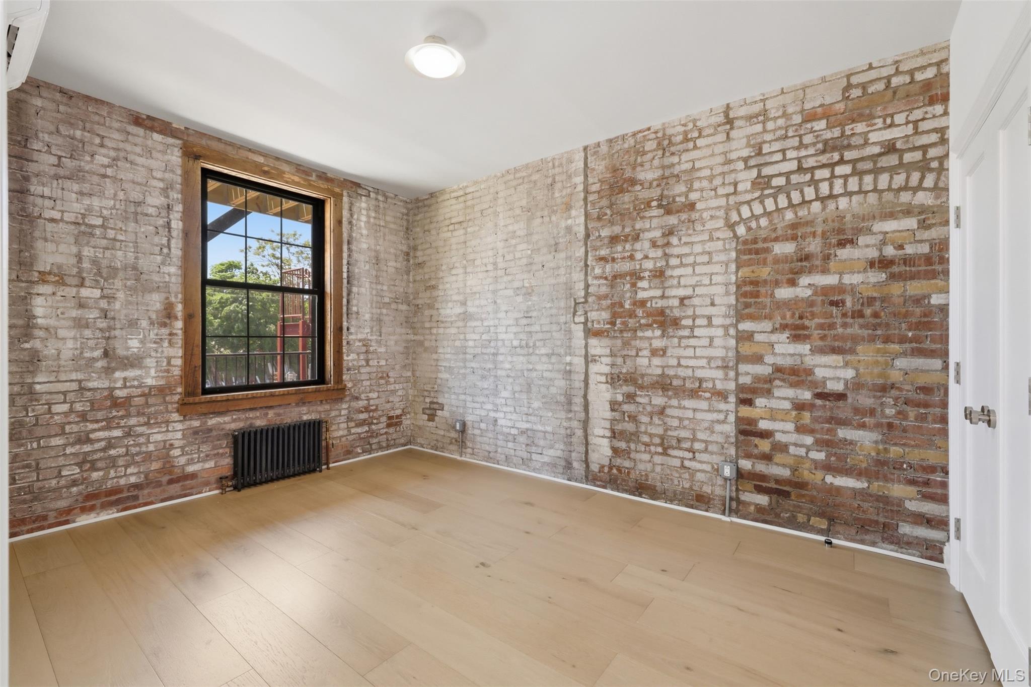 207 Main Street Unit: 5