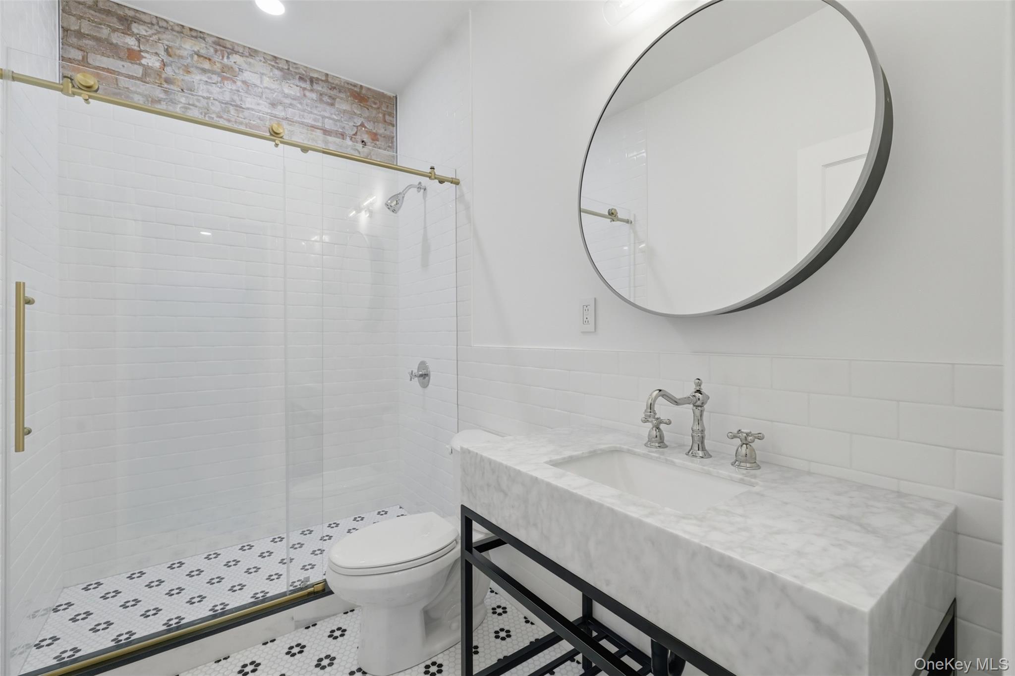 207 Main Street Unit: 5
