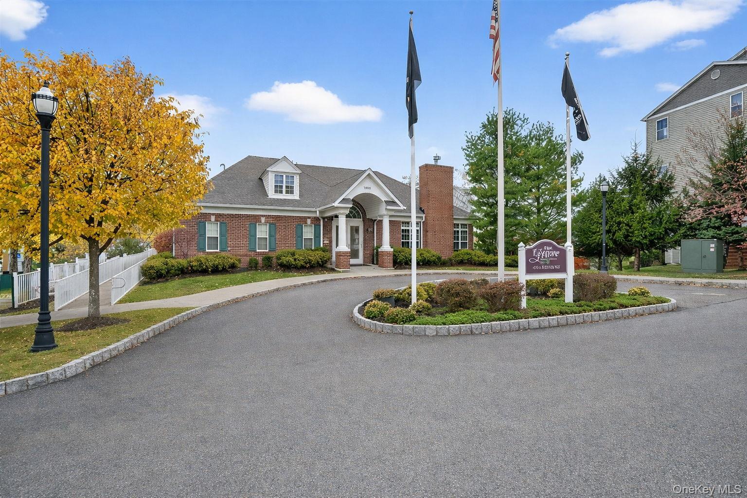 1404 Hawthorn Way