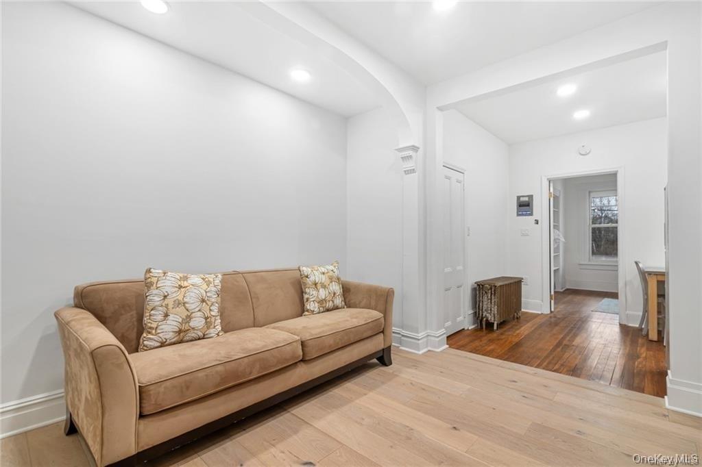 1166 North Avenue Unit: 5