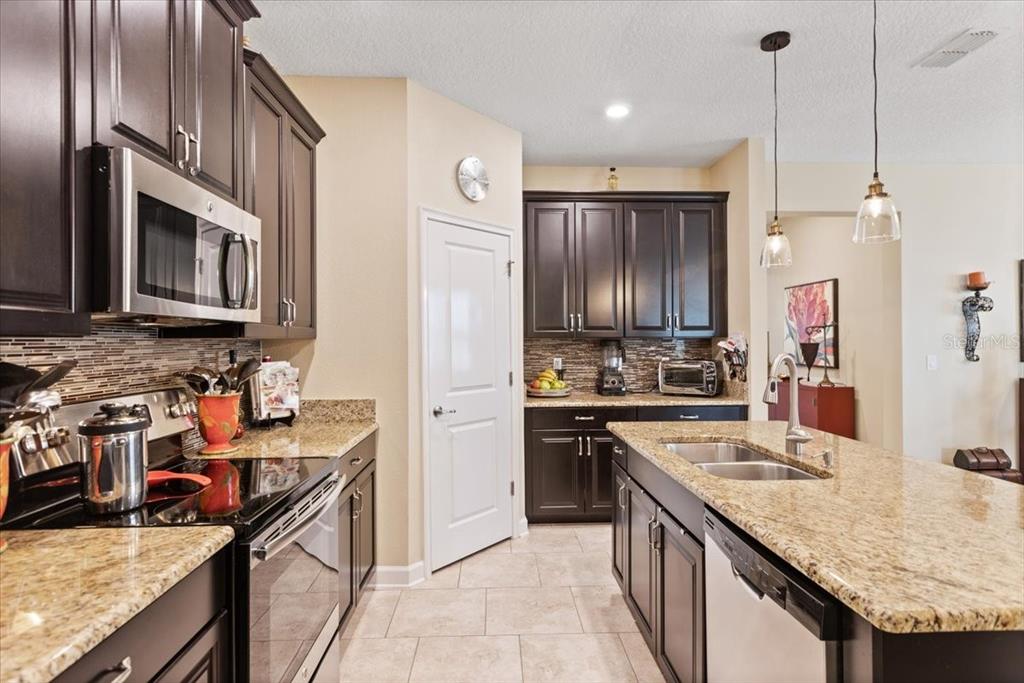 4628 TERRY TOWN DRIVE