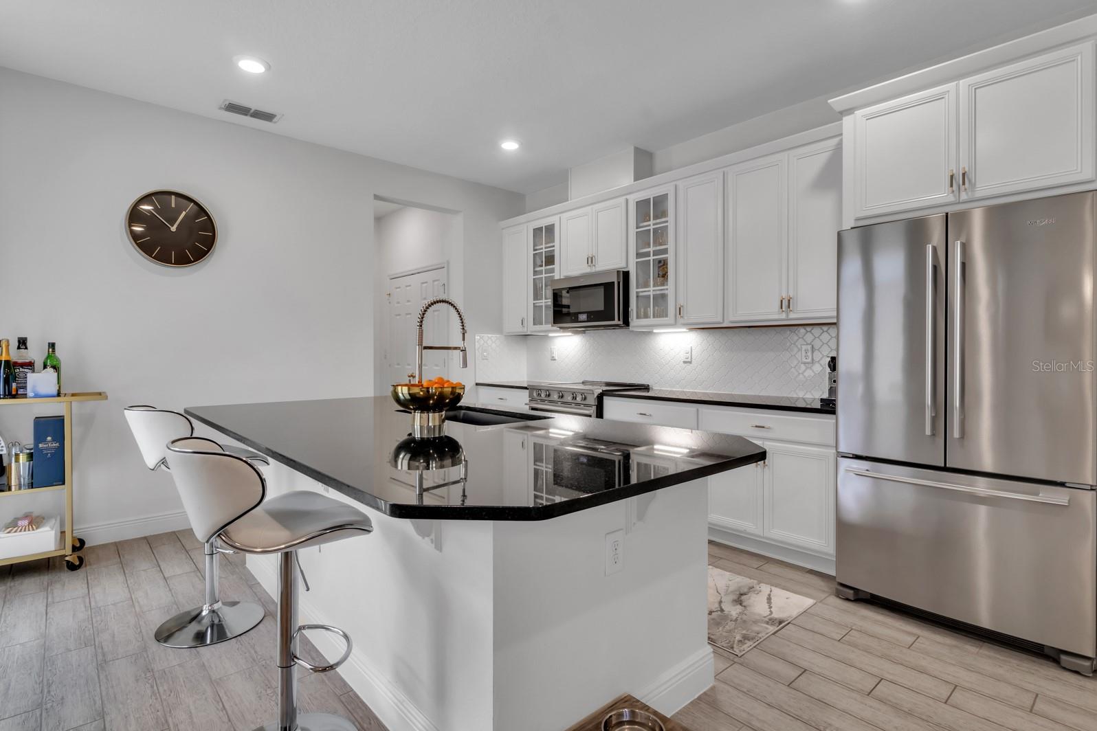 13745 BRESSLER ALY